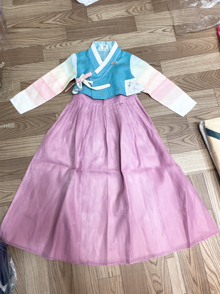 Hanbok bé gái