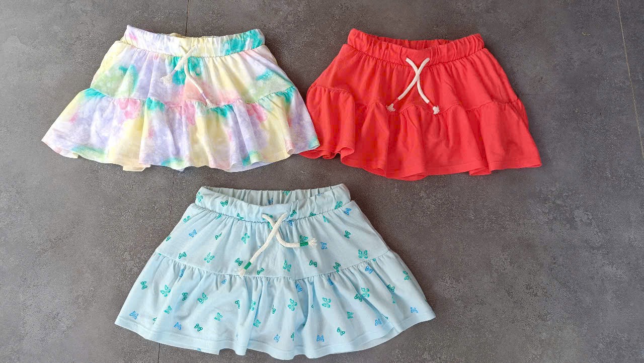 V05 Chân váy cotton có quần