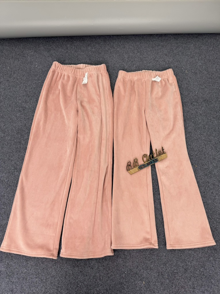 Q127 Quần nhung bé gái Toto