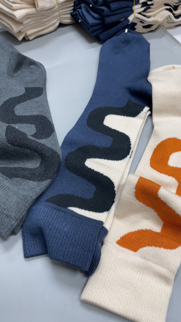 T04 Tất Marimekko size chân nữ