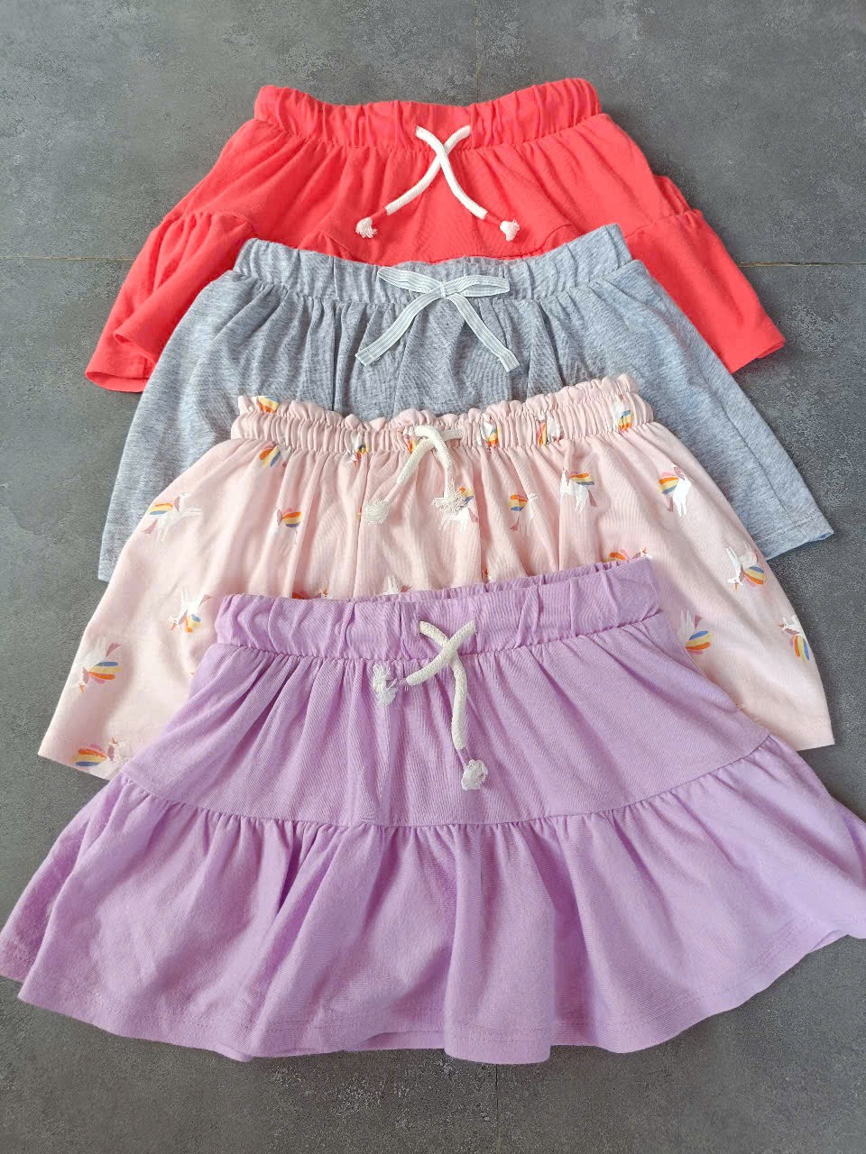 V05 Chân váy cotton có quần