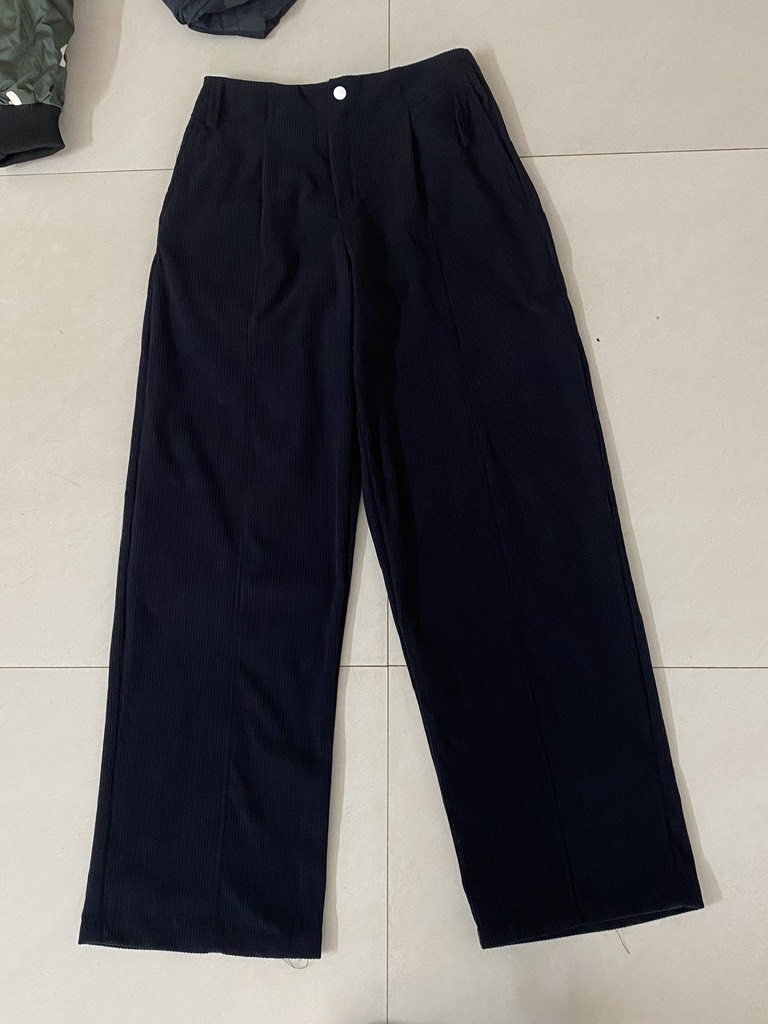 Q129 Quần nhung đen Halara