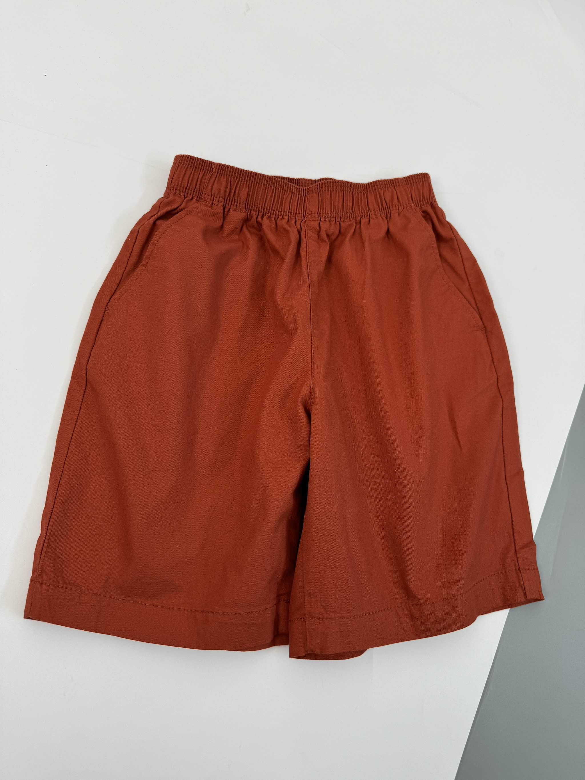 Q14 Quần short trẻ em G U