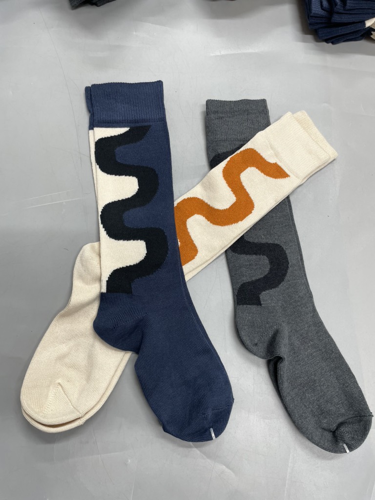 T04 Tất Marimekko size chân nữ