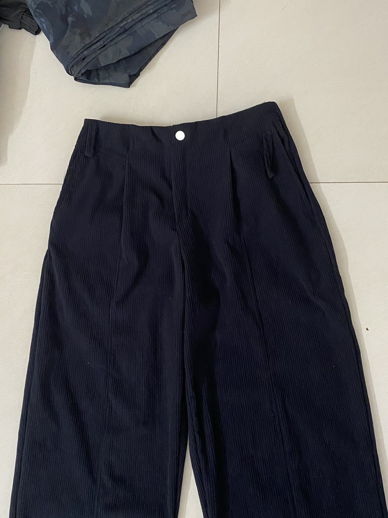 Q129 Quần nhung đen Halara