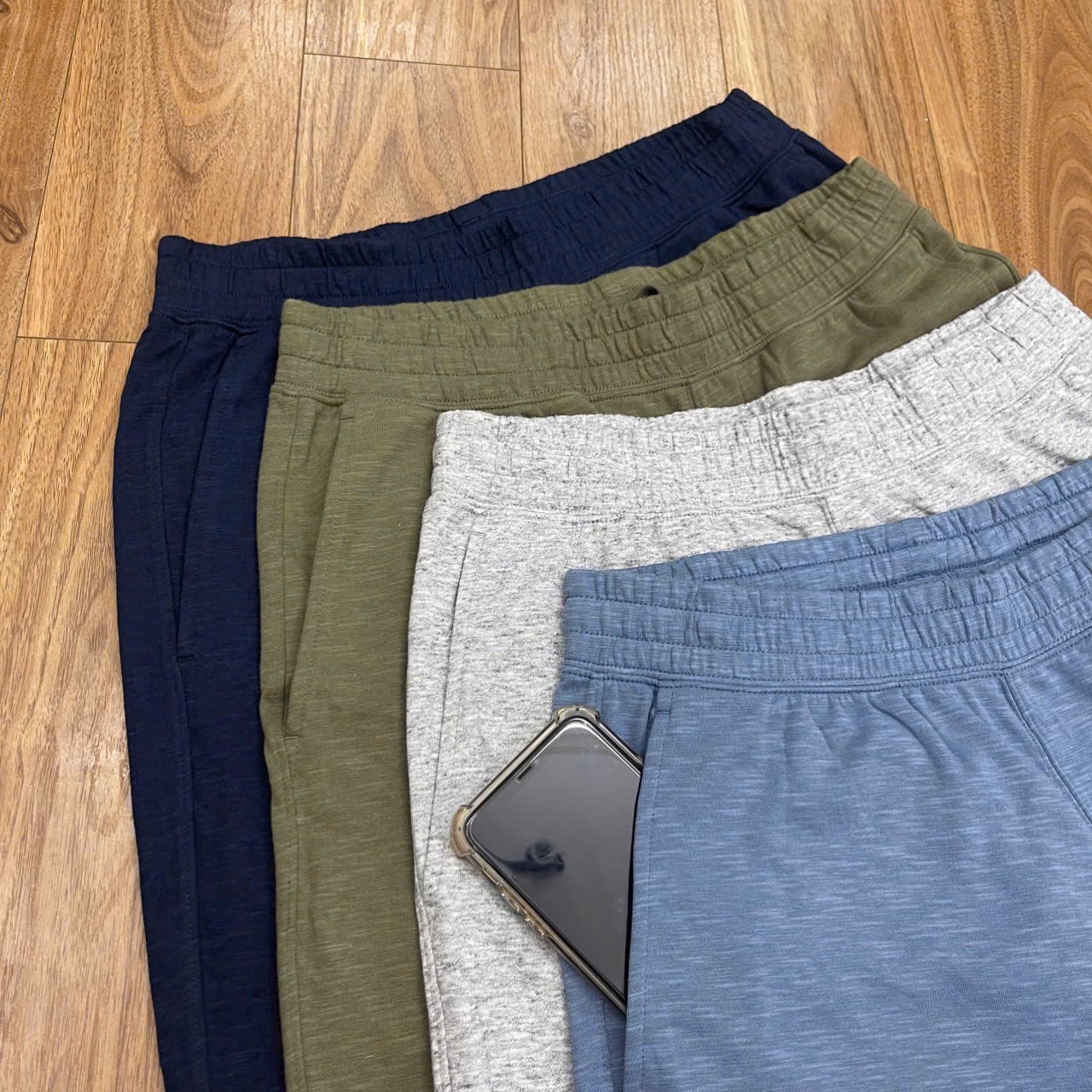 Q45 Quần short nam Uny