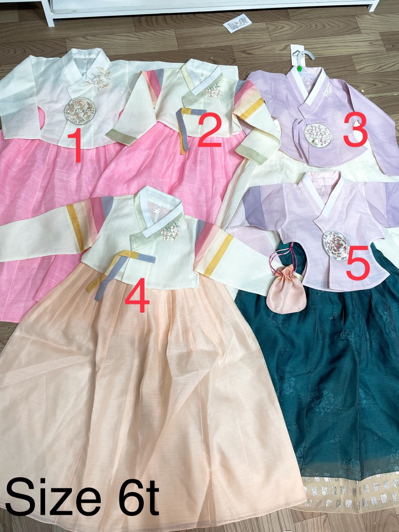 Hanbok bé gái