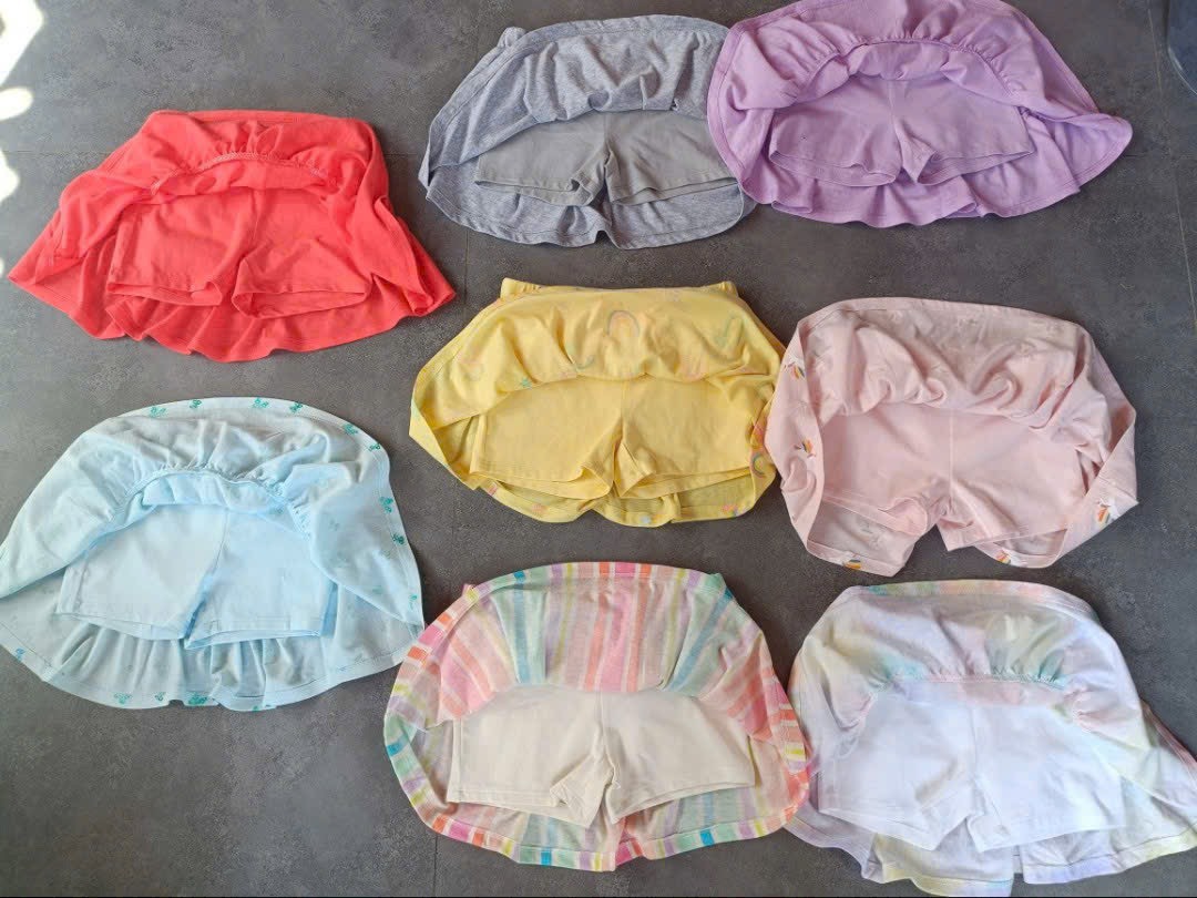 V05 Chân váy cotton có quần