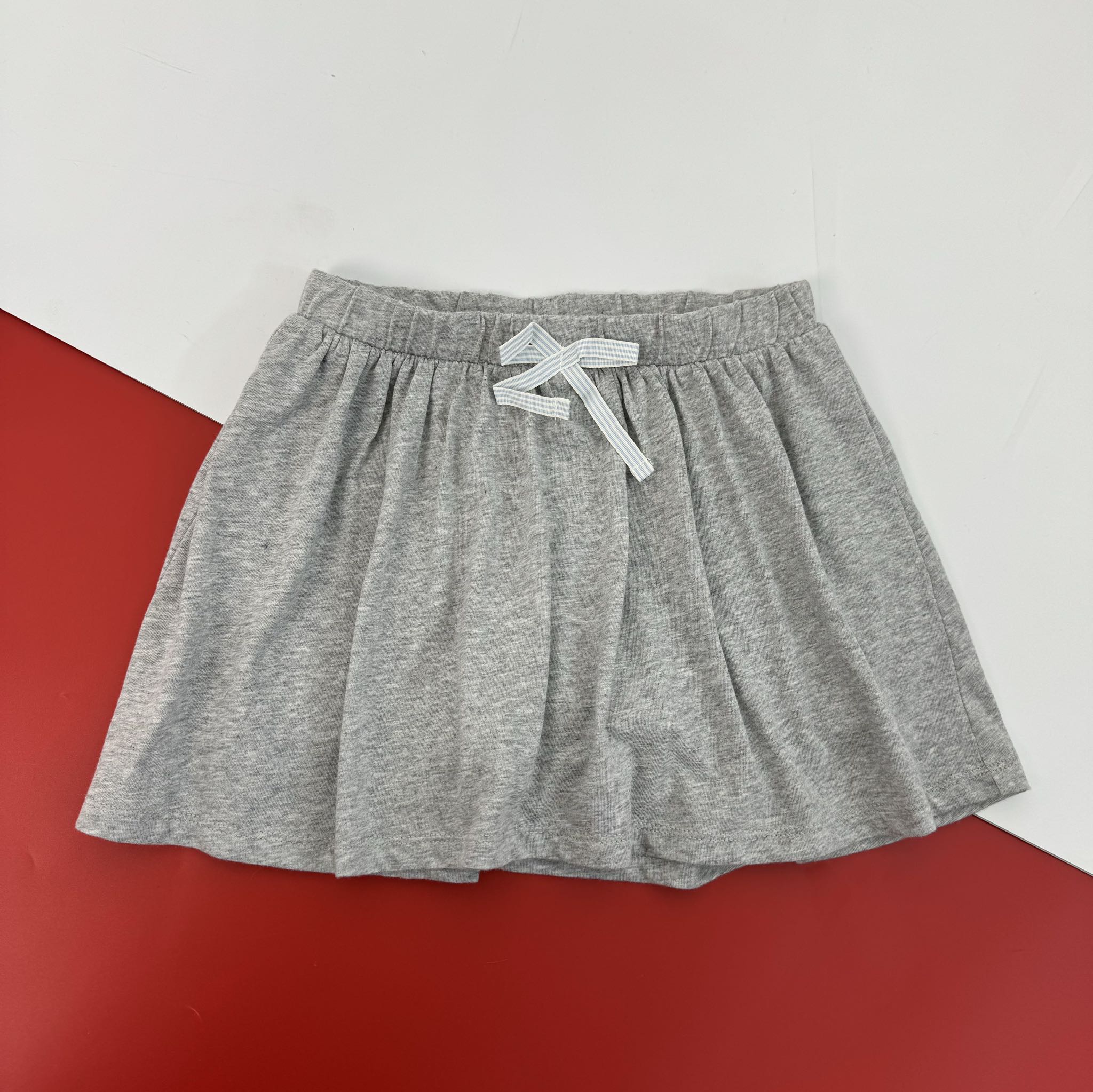 V05 Chân váy cotton có quần