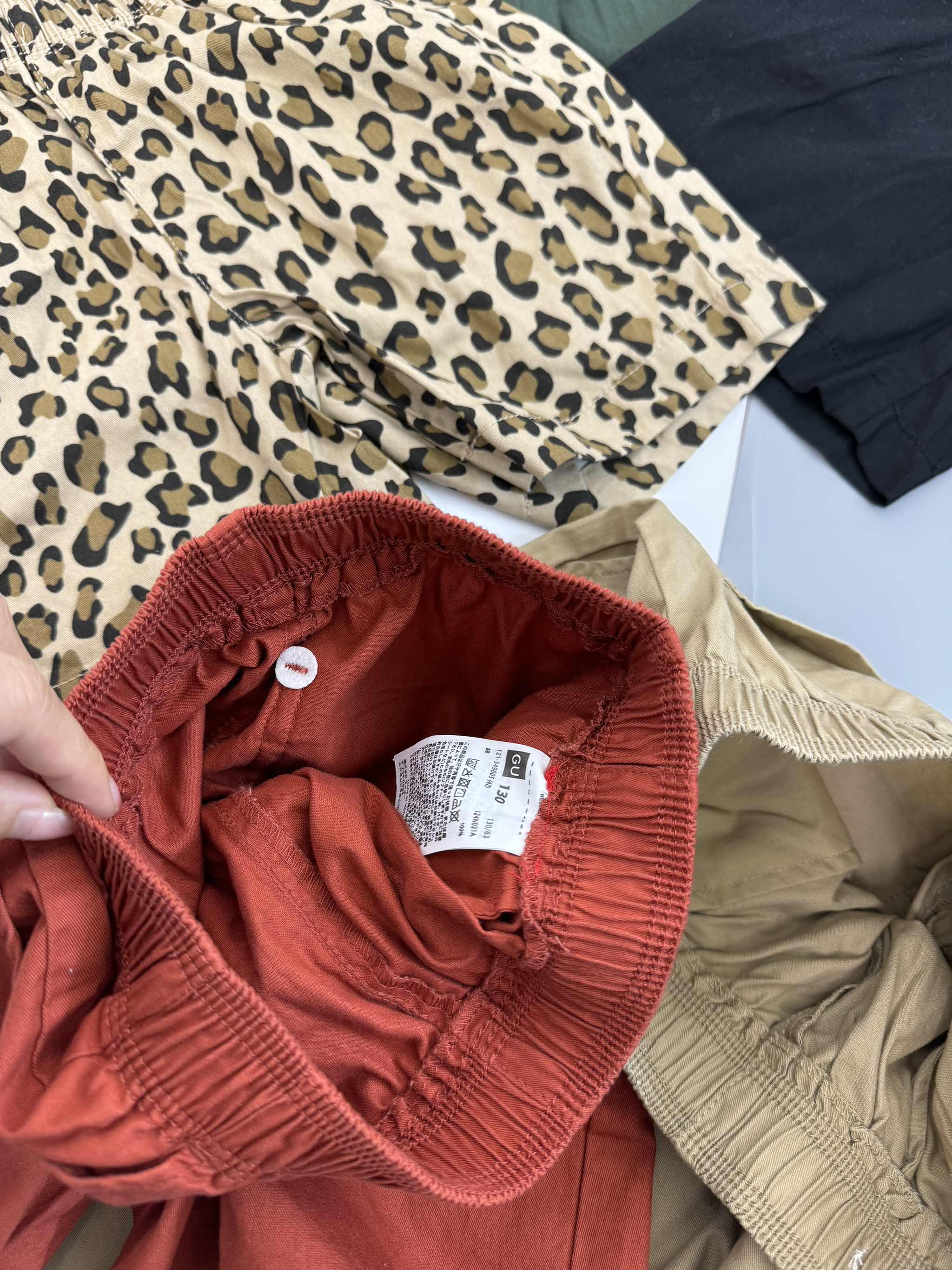 Q14 Quần short trẻ em G U