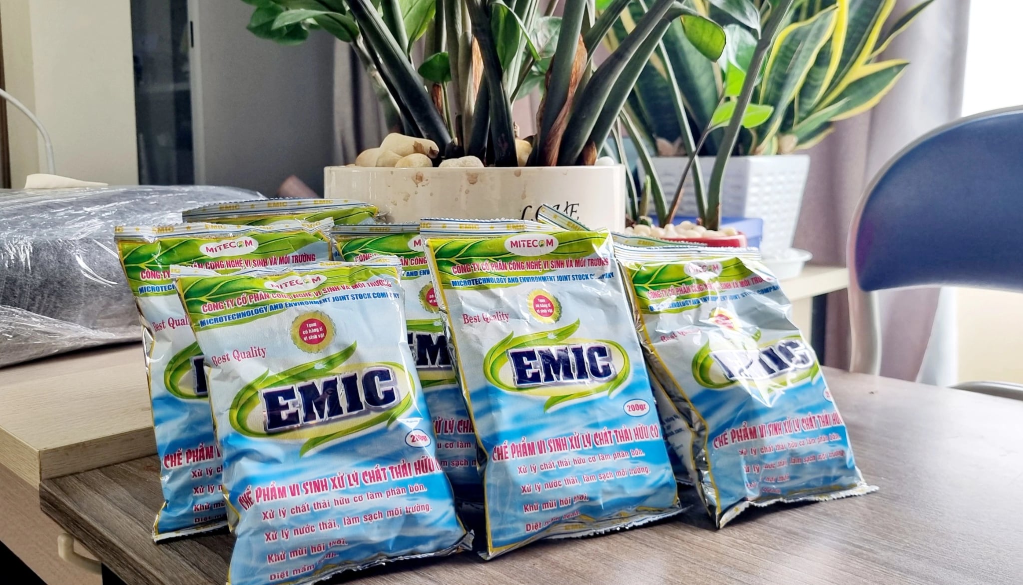 Chế phẩm vi sinh phân hủy rác hữu cơ Emic 