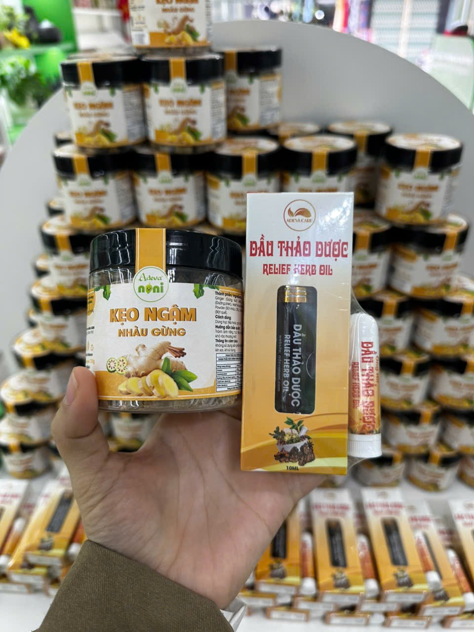 (SIÊU SALE ĐỔI MÔ HÌNH) Kẹo gừng + Dầu thảo dược + Ống hít