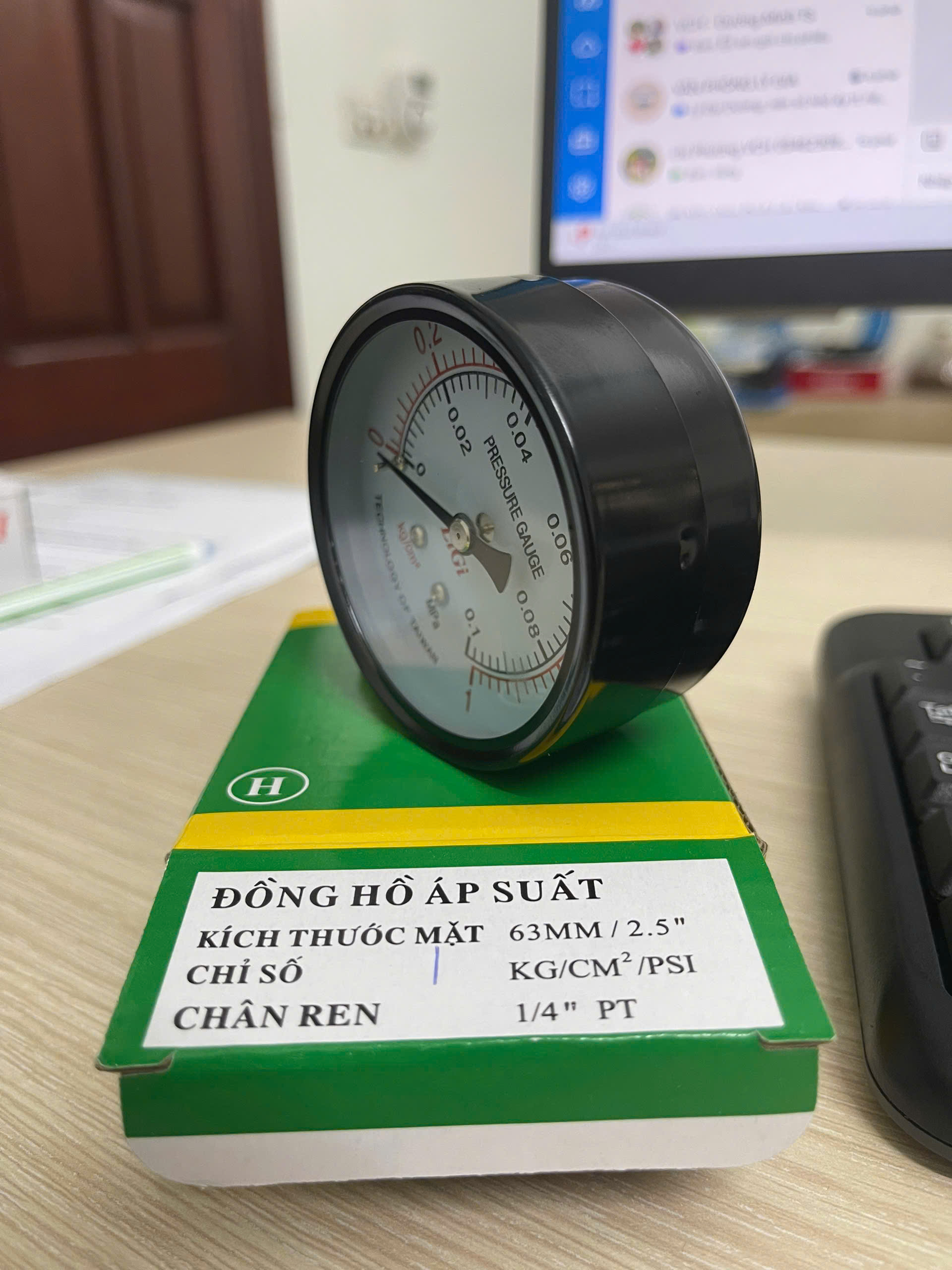 Đồng hồ áp suất hơi LiGi 1KG / 0,1Mpa kích thước mặt 63mm ren đồng 1/4NPT / 13mm