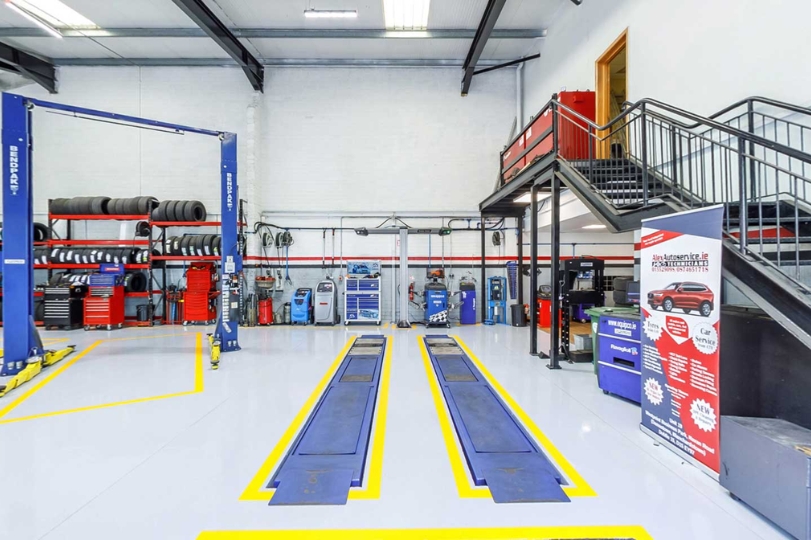Kinh nghiệm đầu tư thiết bị cơ bản cho garage ô tô mới mở
