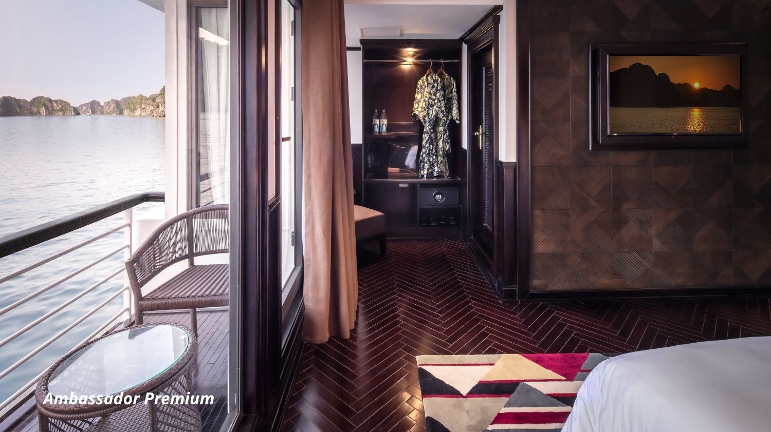 [Voucher 2N1Đ] Du thuyền Ambassador Cruise I