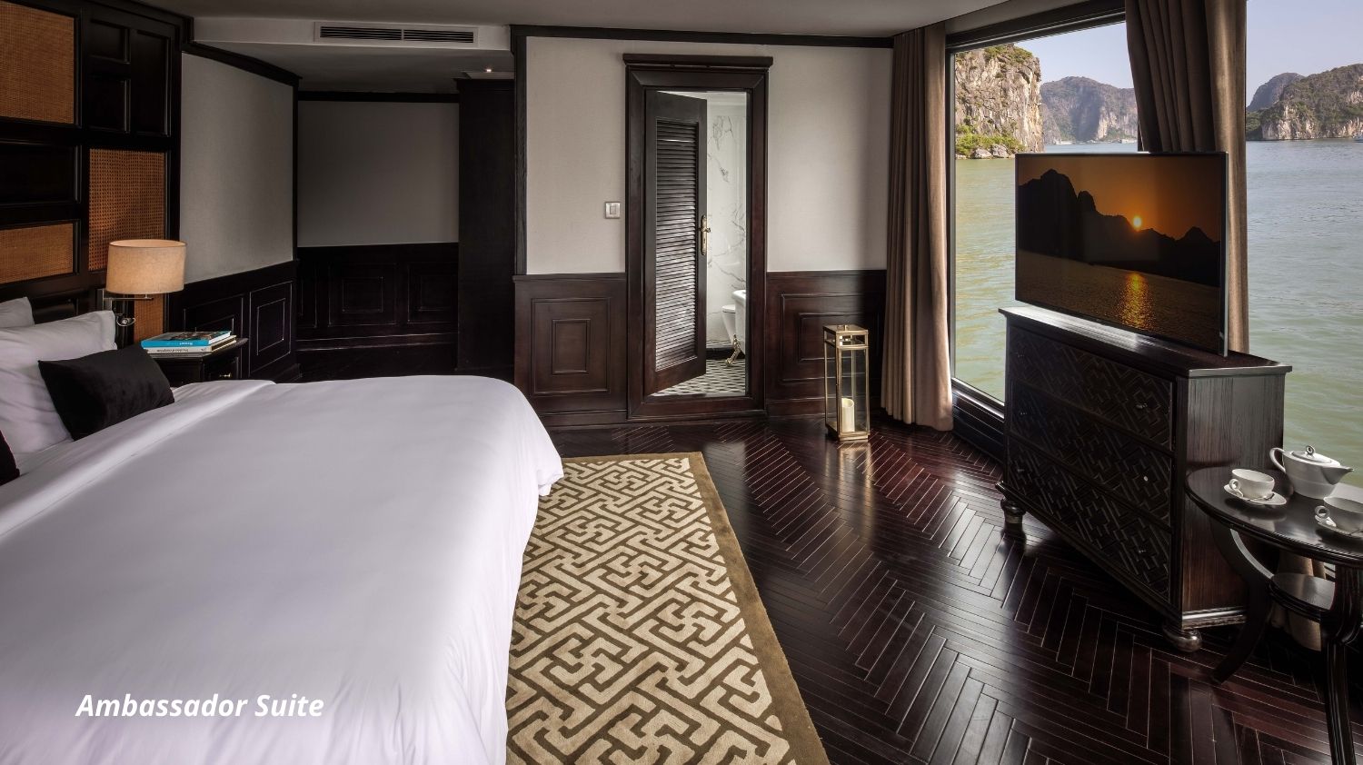 [Voucher 2N1Đ] Du thuyền Ambassador Cruise I