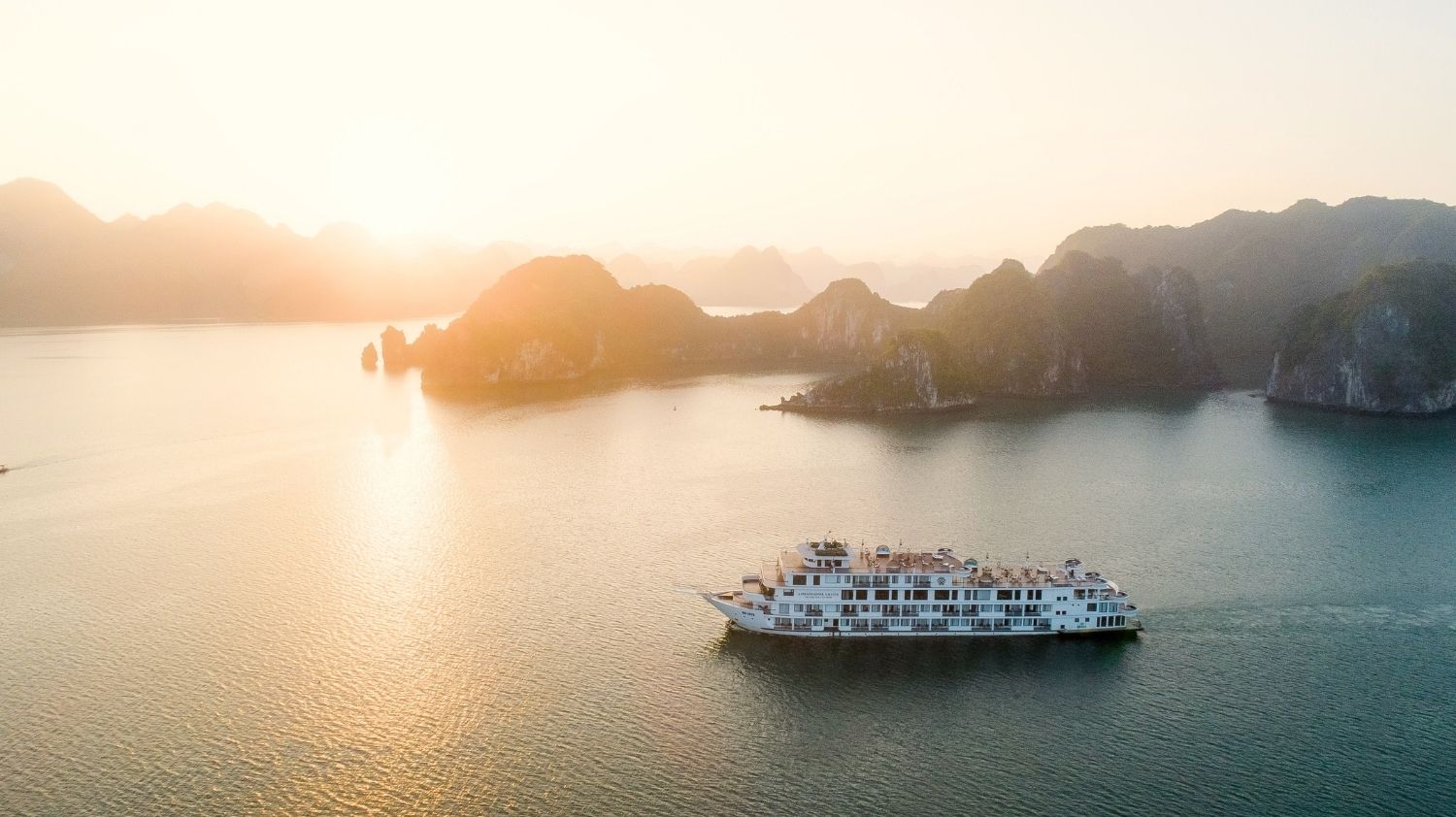 [Voucher 2N1Đ] Du thuyền Ambassador Cruise I