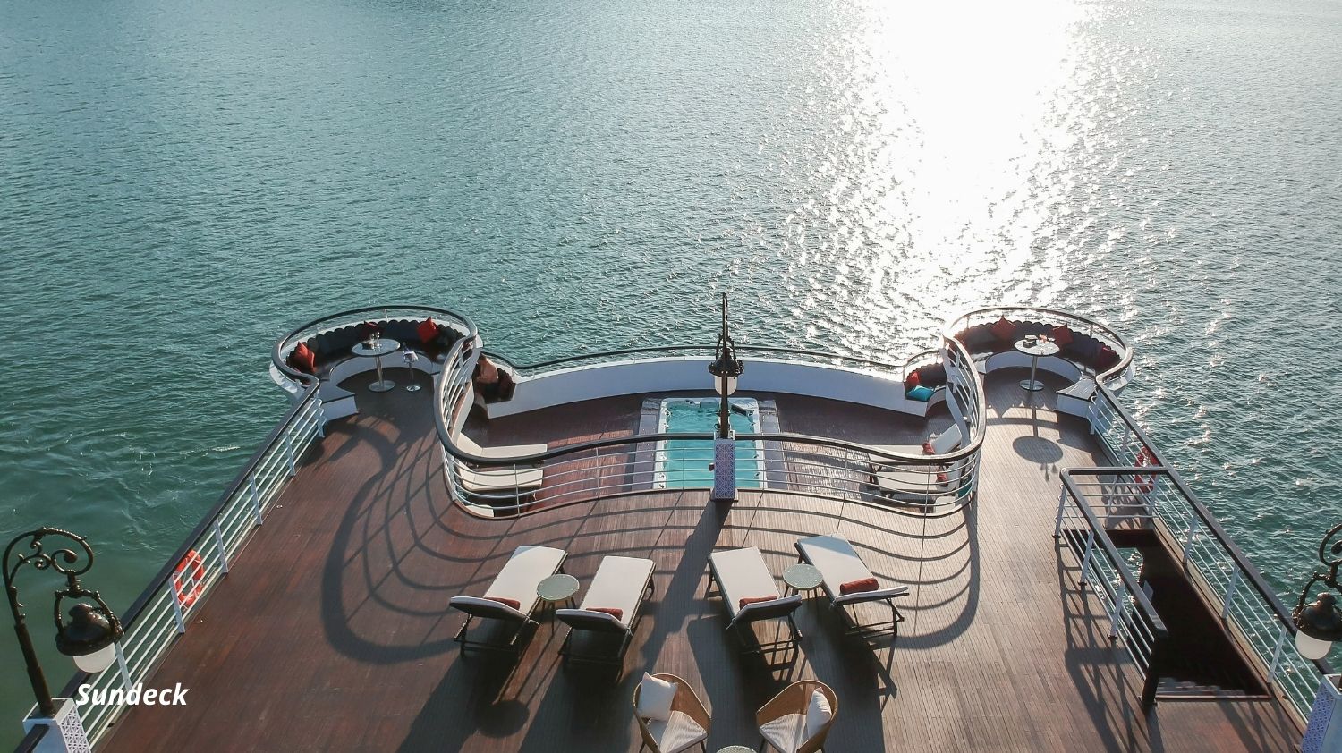 [Voucher 2N1Đ] Du thuyền Ambassador Cruise I