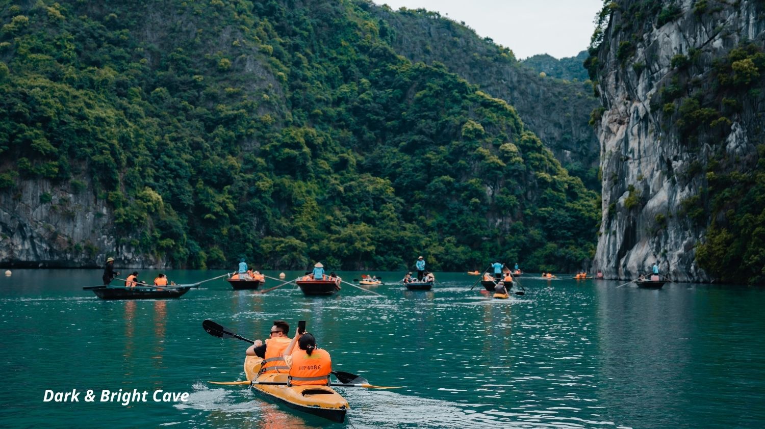 [Voucher 2N1Đ] Du thuyền Ambassador Signature Cruise