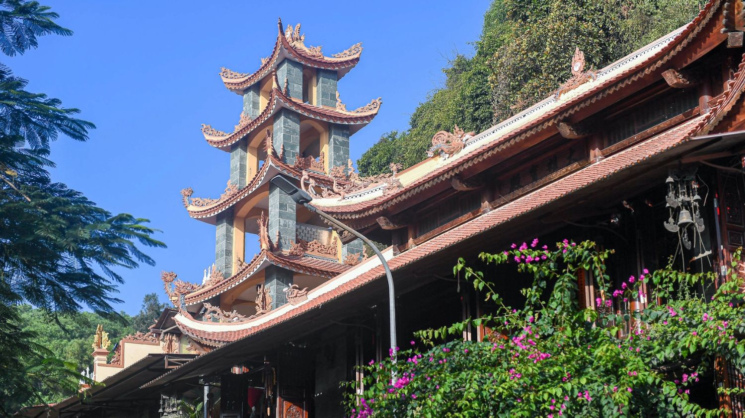 Tour Chùa Cao Linh - Bạch Đằng Giang - Chùa Hang - Đền Bà Đế 1 ngày