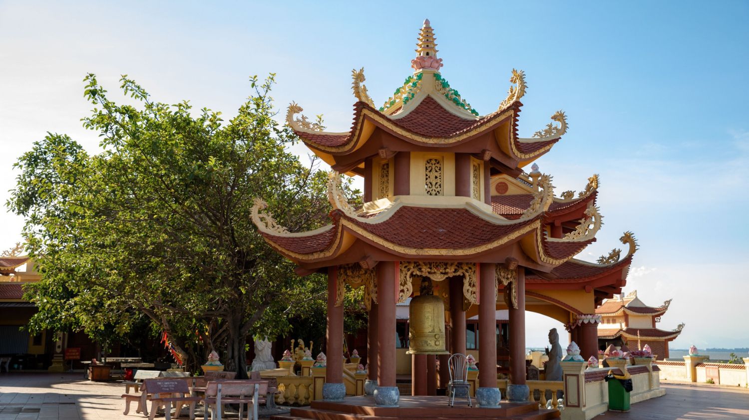 Tour Chùa Cao Linh - Bạch Đằng Giang - Chùa Hang - Đền Bà Đế 1 ngày