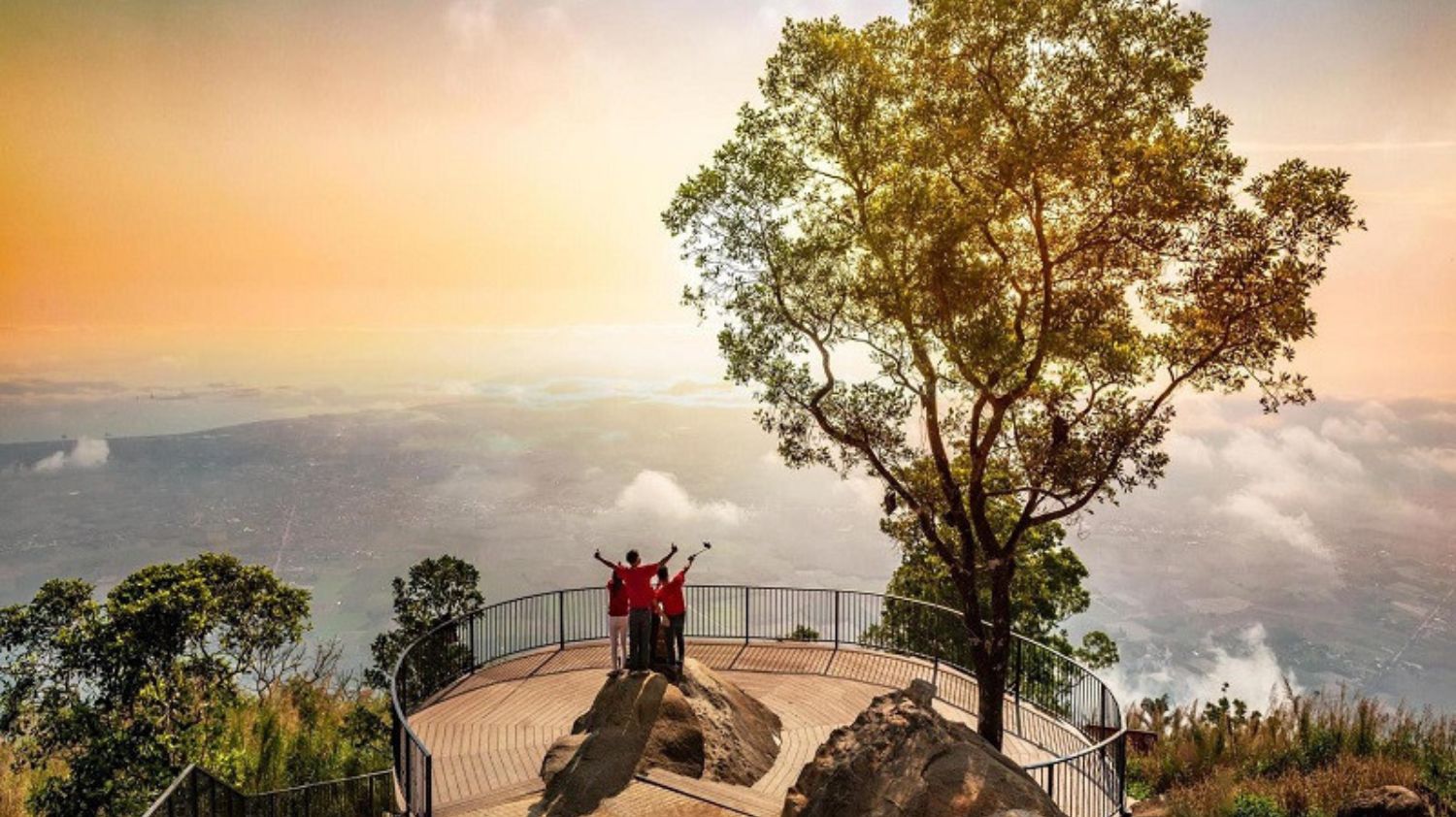 Tour Tây Ninh - Núi Bà Đen - Toà Thánh Cao Đài 1 Ngày