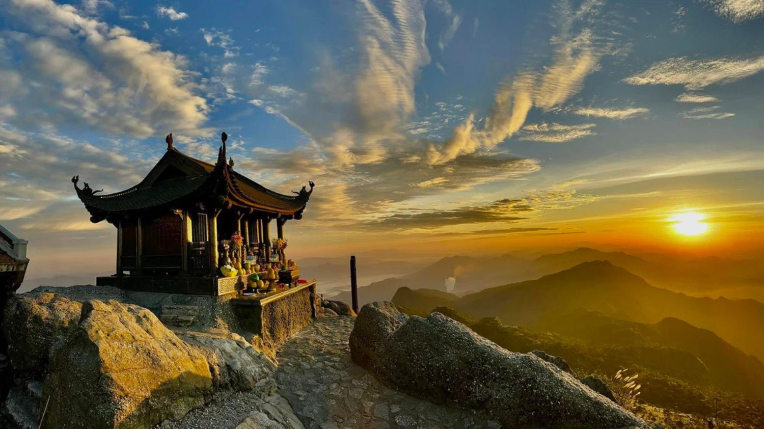 Tour Tây Yên Tử – Chùa Vĩnh Nghiêm – Thiền Viện Trúc Lâm Phượng Hoàng 1 Ngày