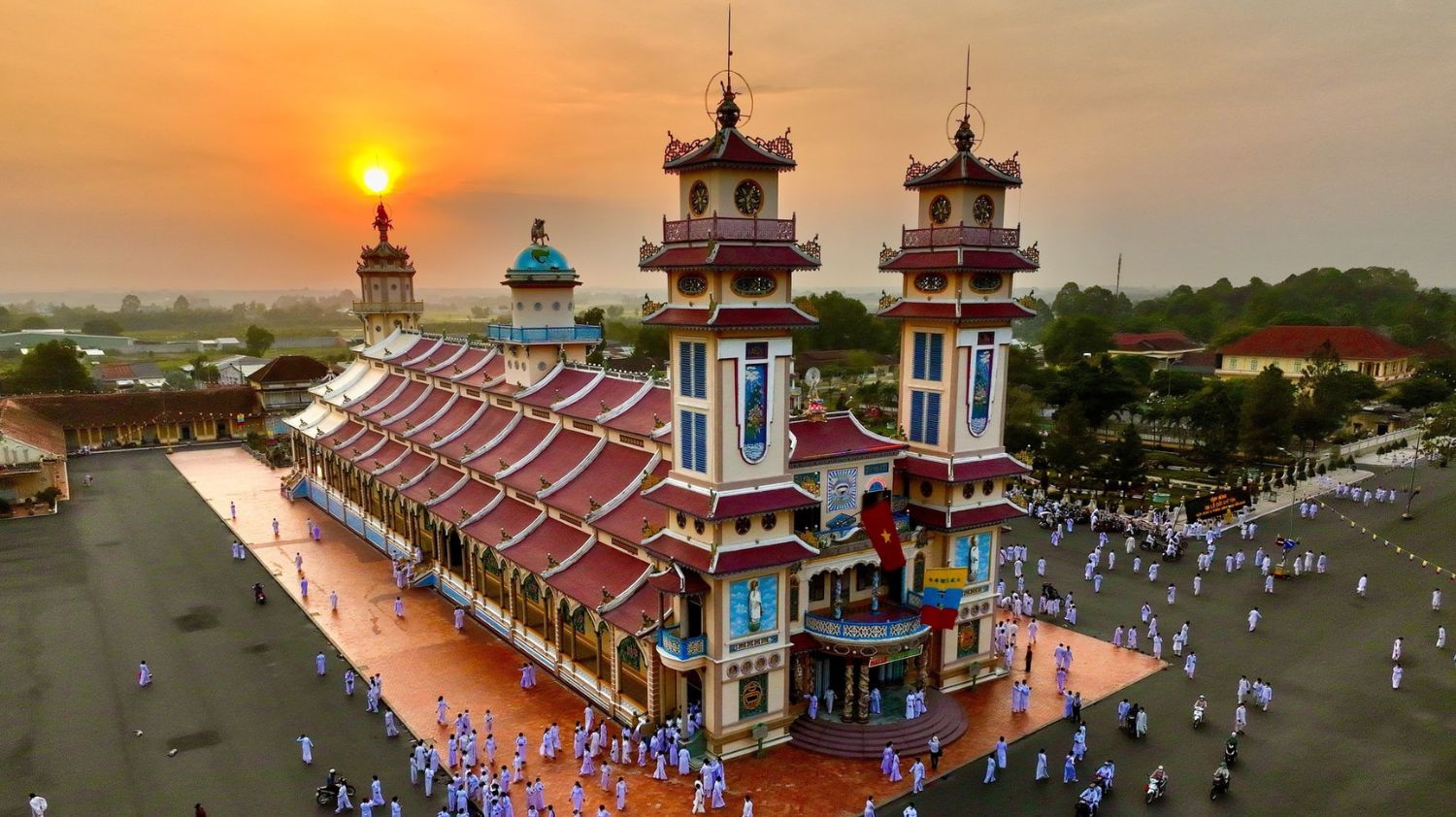 Tour Tây Ninh - Núi Bà Đen - Toà Thánh Cao Đài 1 Ngày