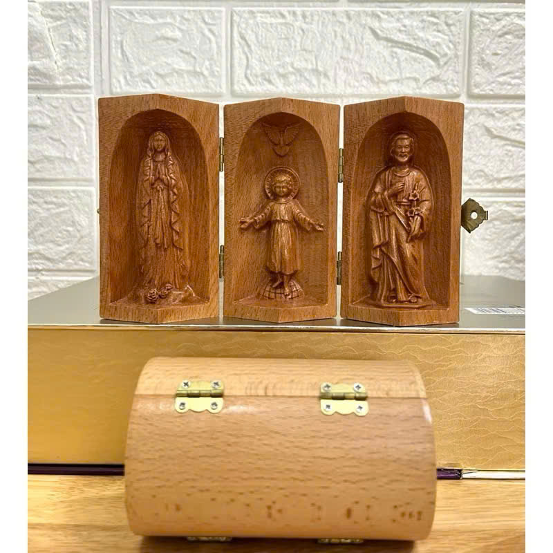 Bộ bàn thờ công giáo mini Thánh gia thất - Đức mẹ Lộ Đức cao 10cm, gỗ Beech