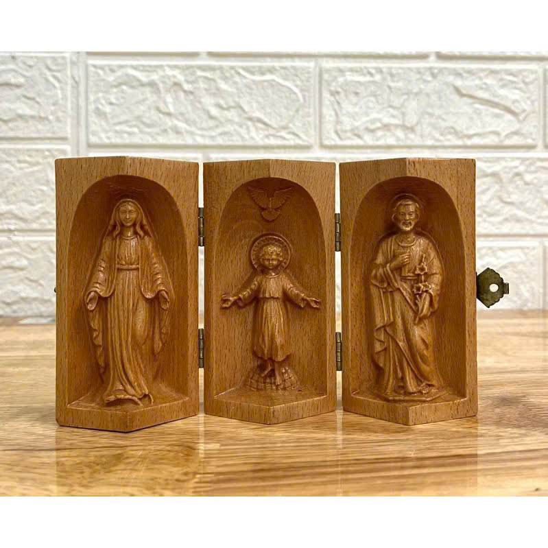 Bộ bàn thờ công giáo mini Thánh gia thất - Đức mẹ Ban Ơn cao 10cm, gỗ Beech
