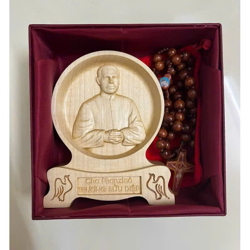 PHÙ ĐIÊU ĐỂ BÀN CHA PHANXICO TRƯƠNG BỬU DIỆP, CAO 12CM, GỖ MAPLE