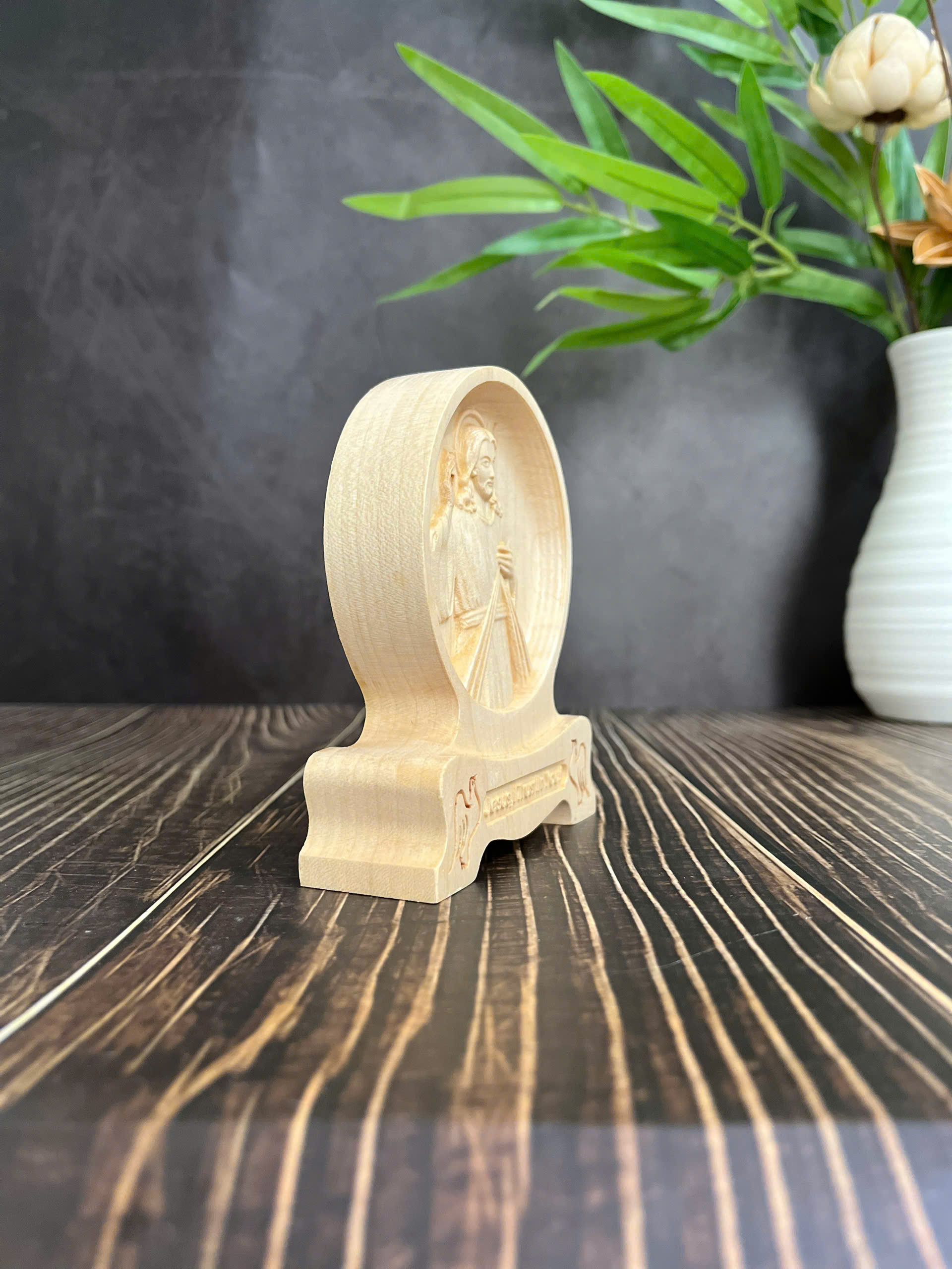 PHÙ ĐIÊU ĐỂ BÀN ĐỨC CHÂN DUNG CHÚA THƯƠNG XÓT (Divine Mercy – Jesus of Mercy), CAO 12CM, GỖ MAPLE