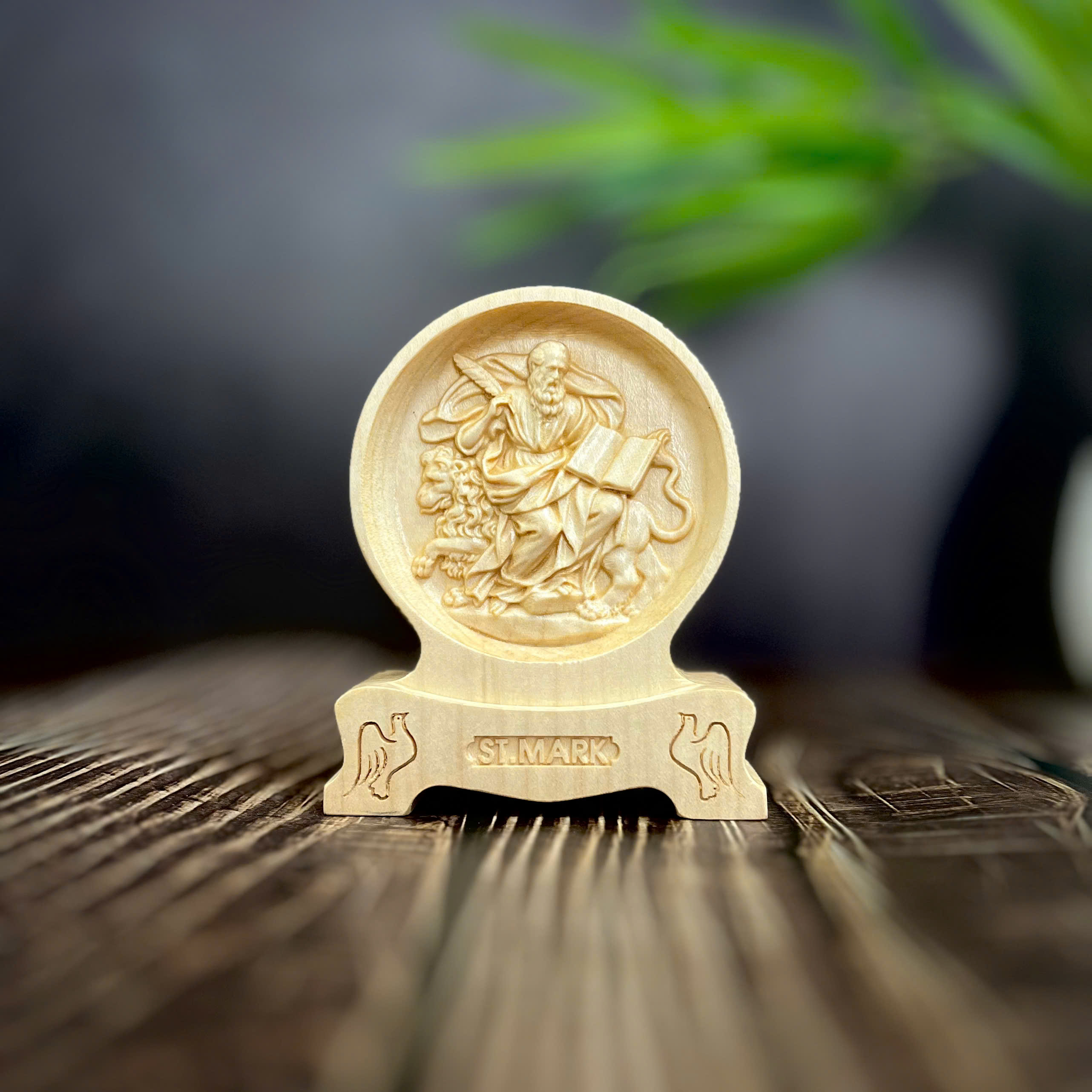 PHÙ ĐIÊU ĐỂ BÀN THÁNH MARK, CAO 12CM, GỖ MAPLE