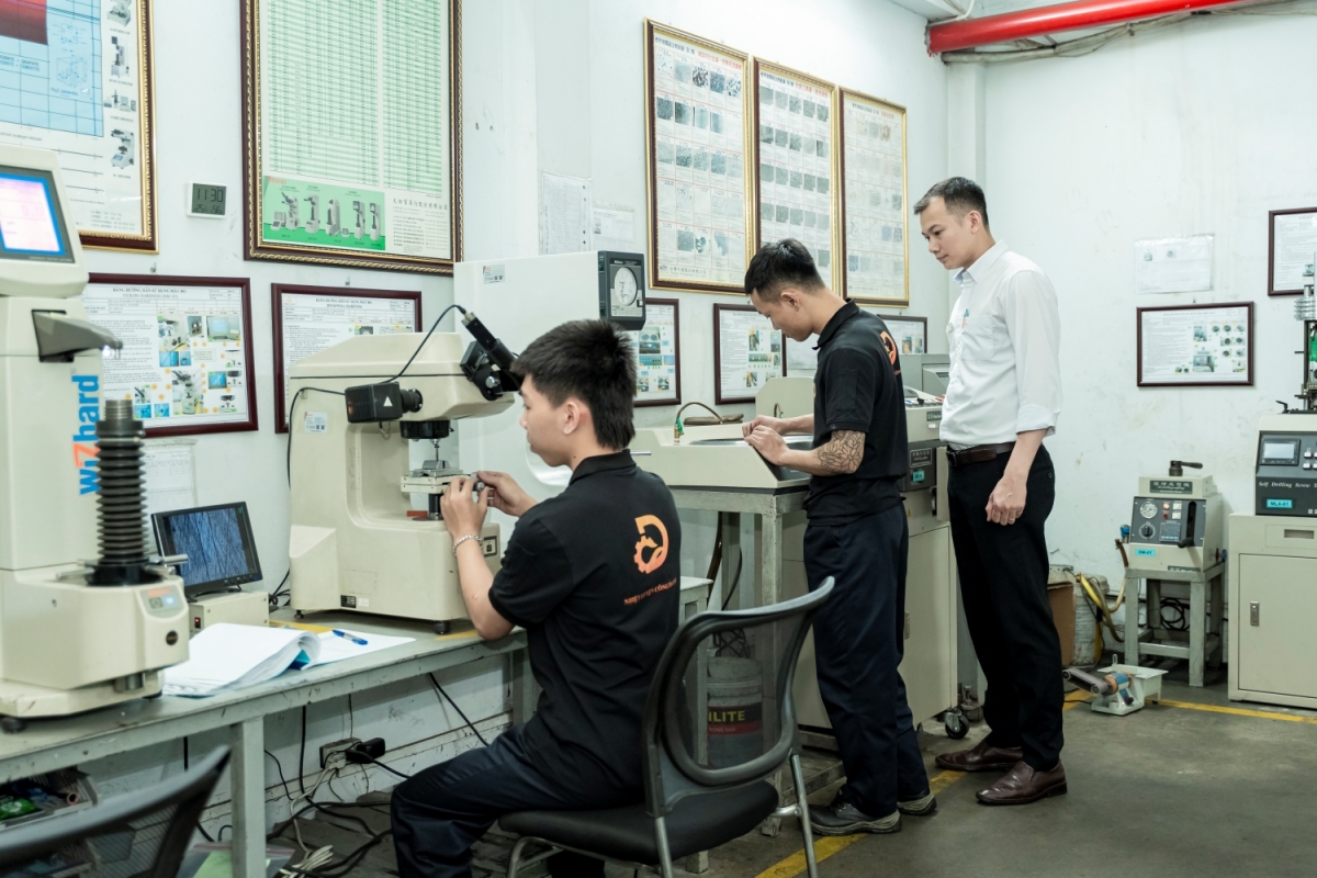 Tiêu Chuẩn Nhiệt Luyện Kim Loại Và Phương Pháp Đánh Giá Chất Lượng Chuyên Sâu