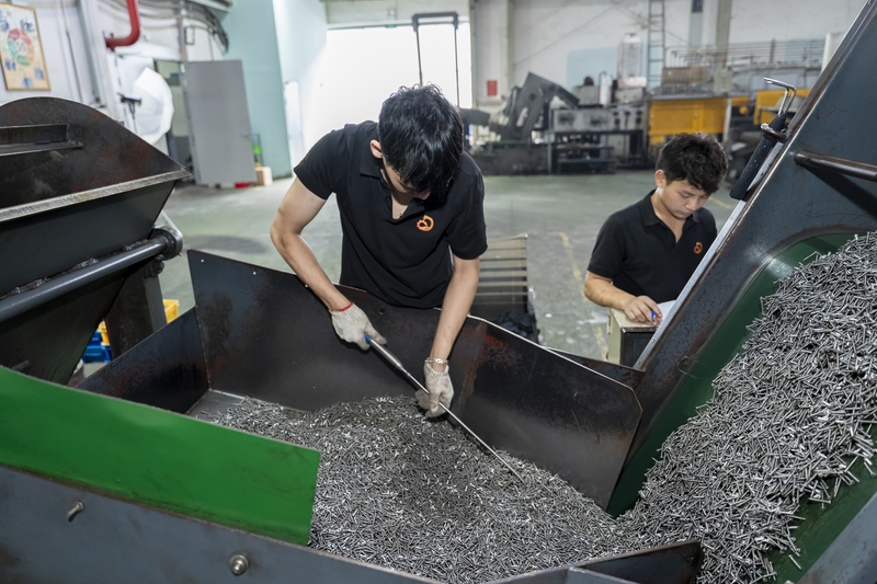 [CASE STUDY] NHIỆT LUYỆN 100 TẤN VÍT TÔN/THÁNG: BÍ QUYẾT GIÚP KHANG GIA CHINH PHỤC CÁC CÔNG TRÌNH NHÀ XƯỞNG KHẮC NGHIỆT