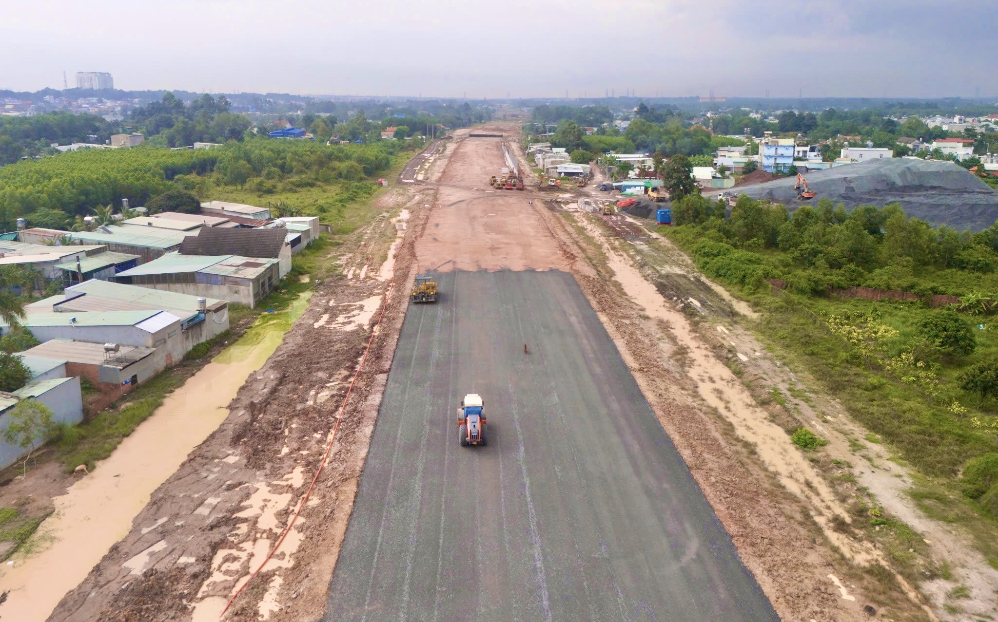 Đồng Nai: Chia việc cho nhà thầu mạnh, bổ sung thầu phụ để kịp thông cao tốc