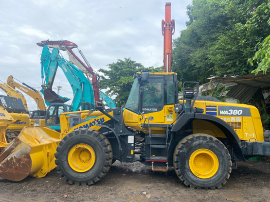 Máy xúc lật bánh lốp KOMATSU WA380-8