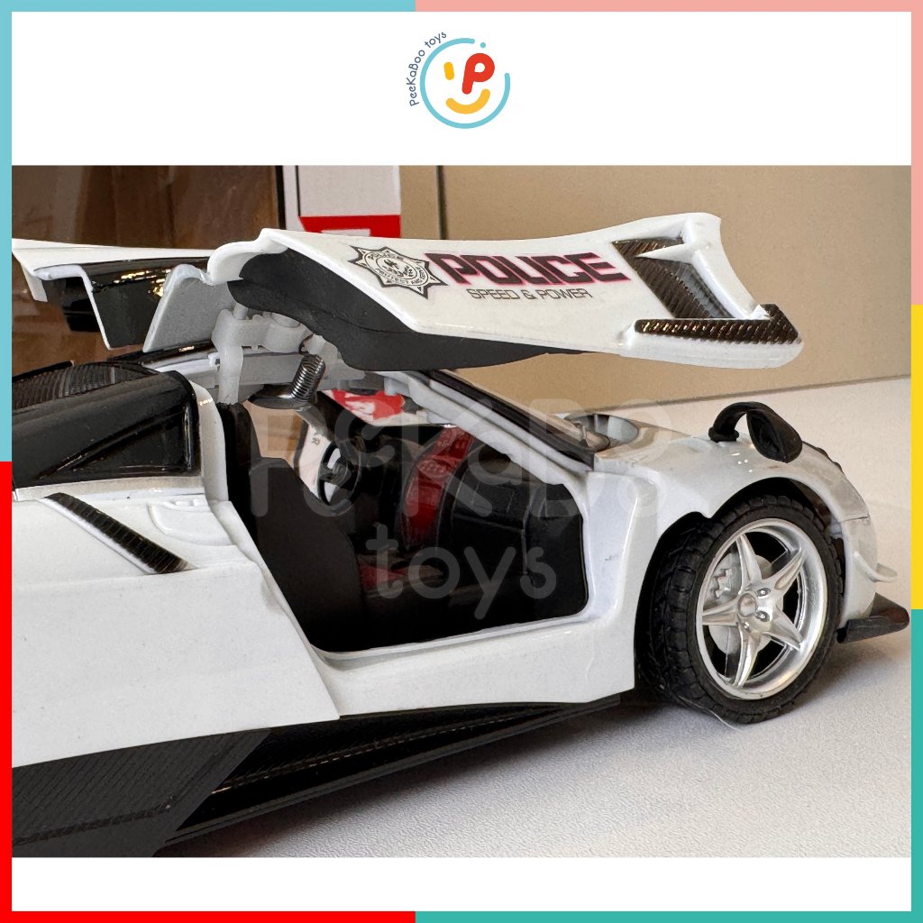 Đồ chơi xe đua điều khiển từ xa dùng pin mở 2 cửa 565-K10 PeeKaPaw Toys