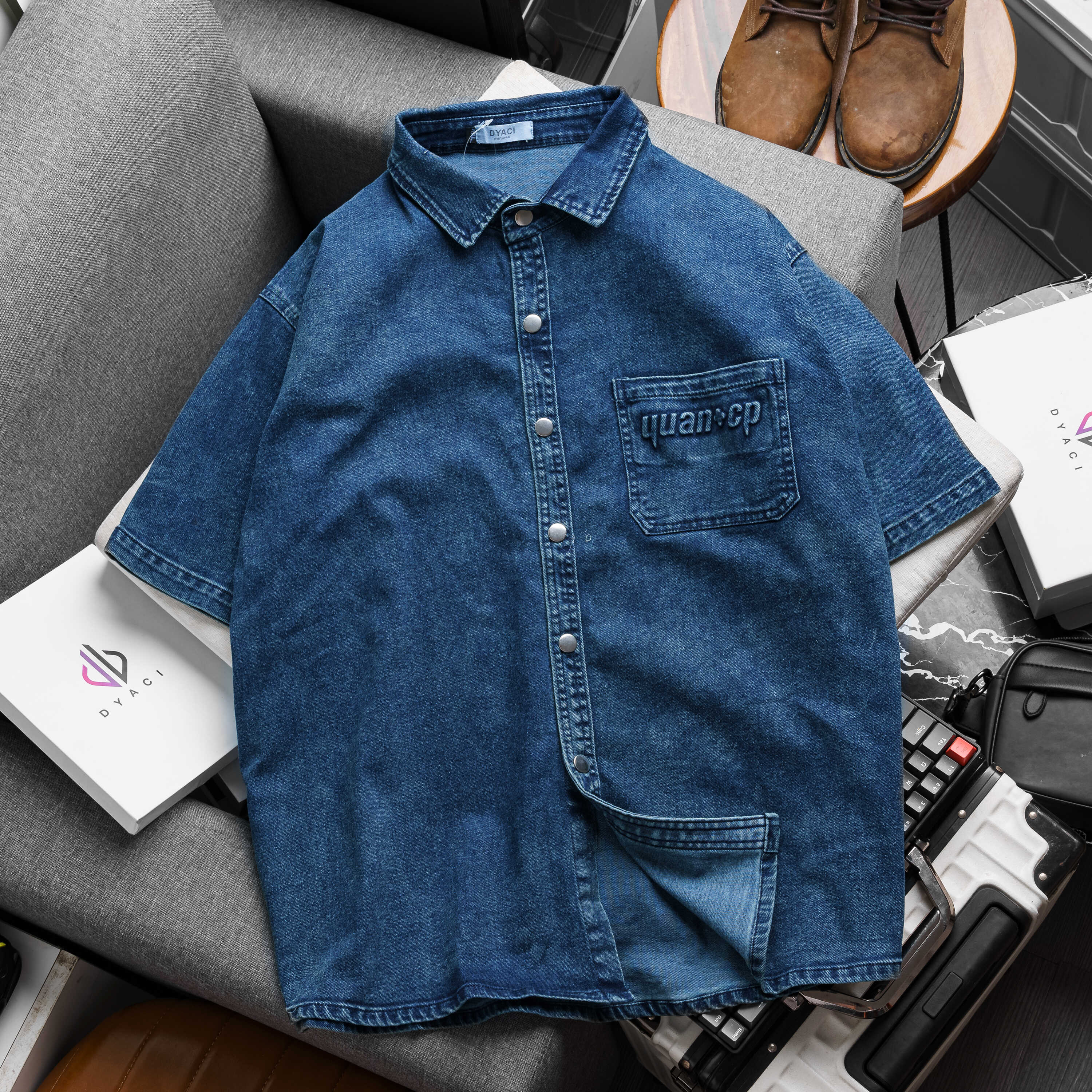 Áo Sơ Mi Jean Denim Unisex Dyaci Kiểu Dáng Trẻ Trung Phong Cách Hàn Quốc DA001