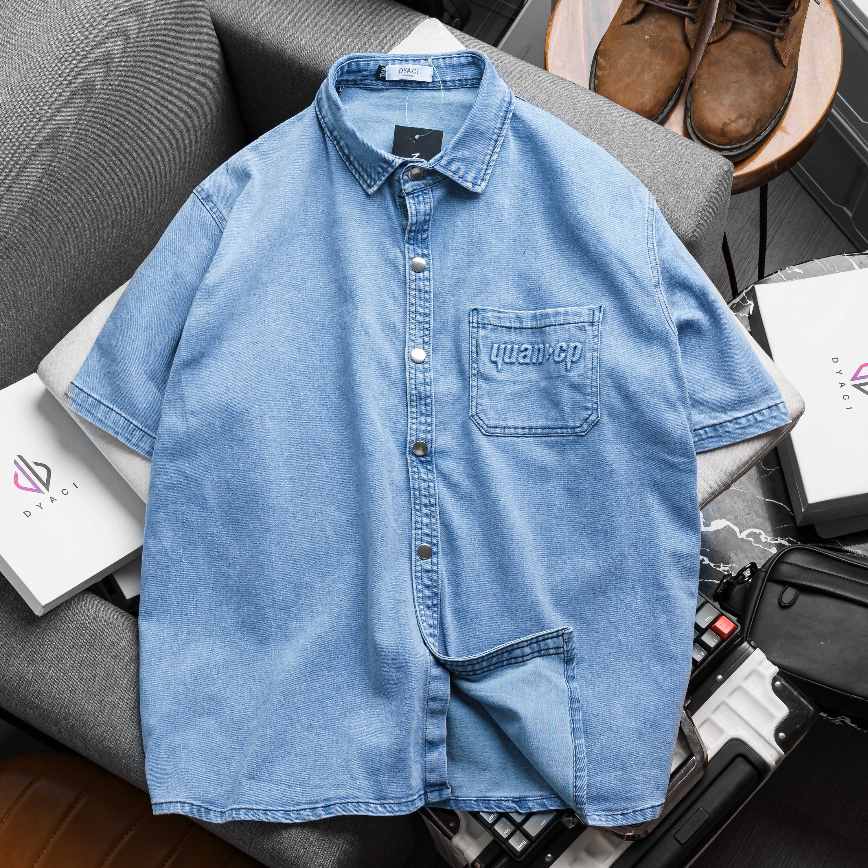 Áo Sơ Mi Jean Denim Unisex Dyaci Kiểu Dáng Trẻ Trung Phong Cách Hàn Quốc DA001