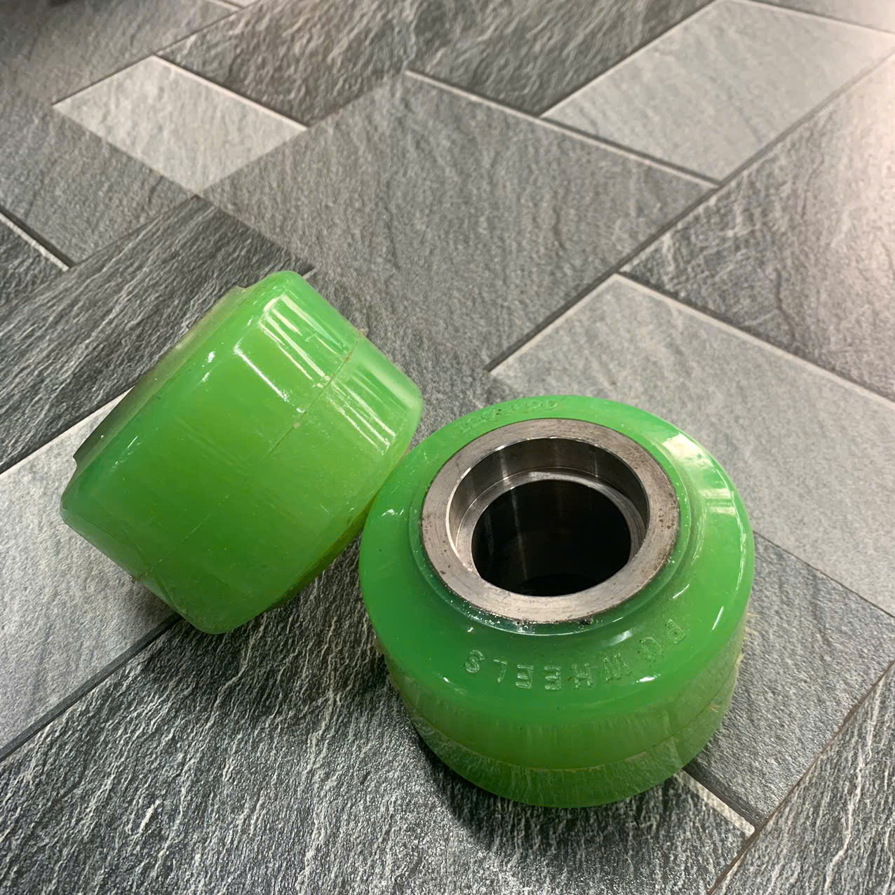 Bánh xe nâng PU 127x90mm không bi