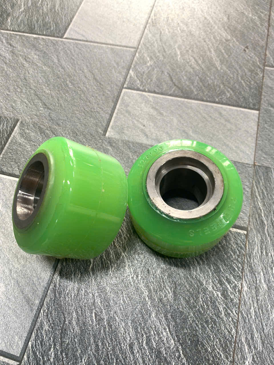 Bánh xe nâng PU 127x90mm không bi