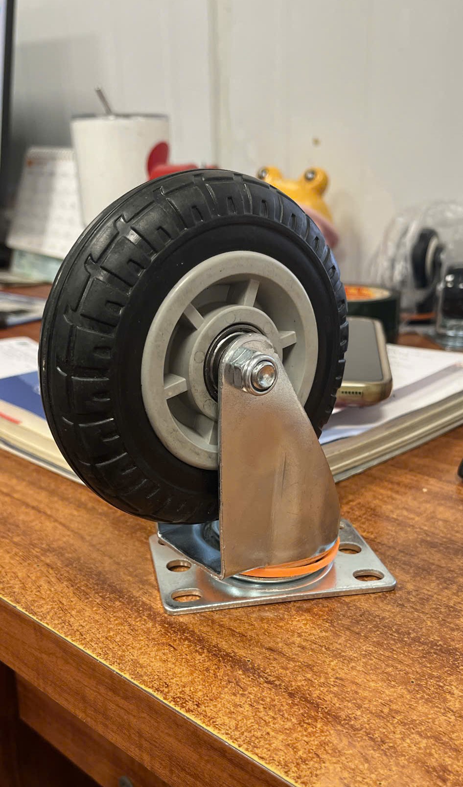 Bánh xe cao su đàn hồi phi 125 xoay