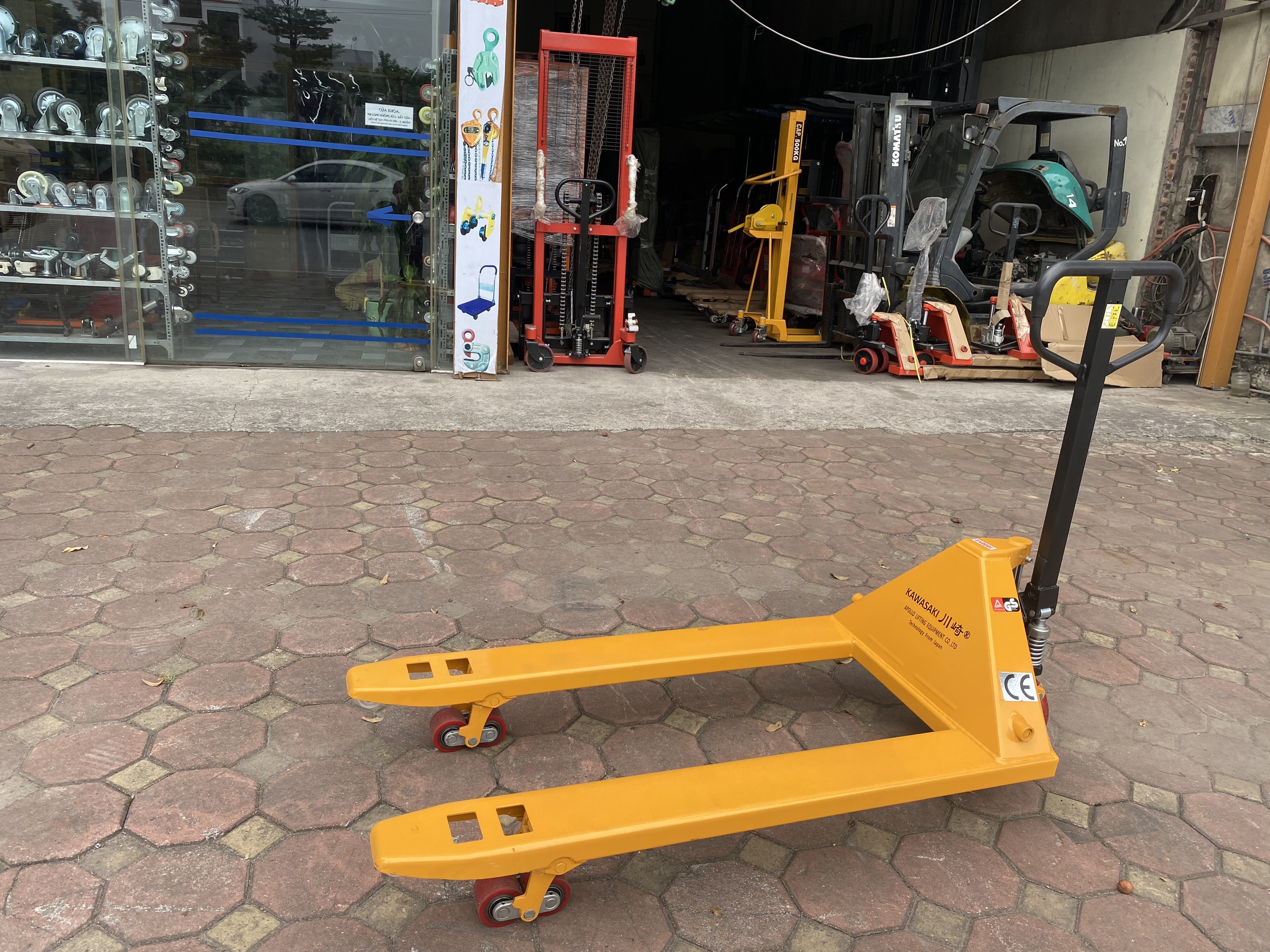 Xe nâng tay thấp kawasaki 3T rộng 680x1220