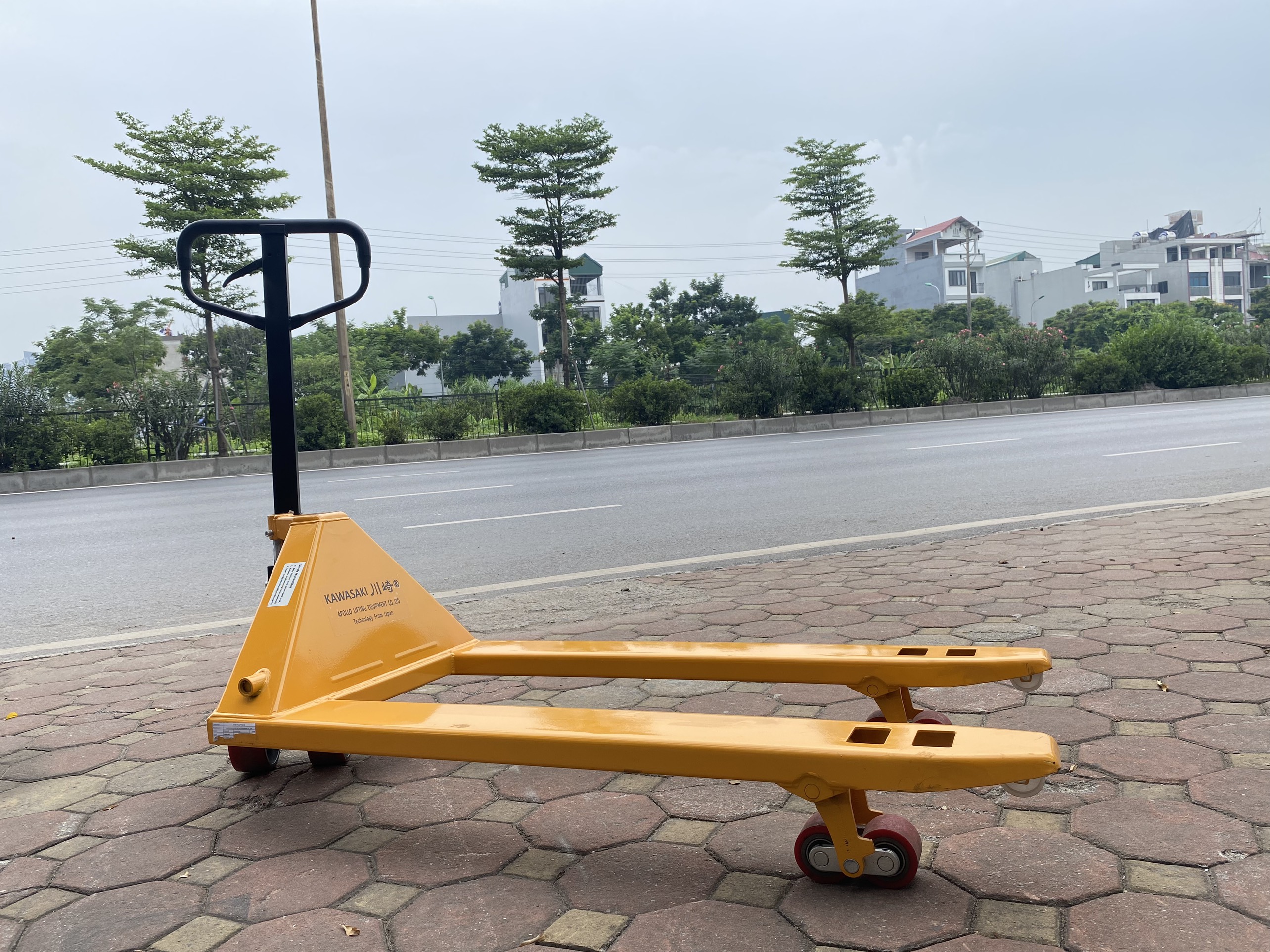 Xe nâng kawasaki 2.5T rộng 680x1220
