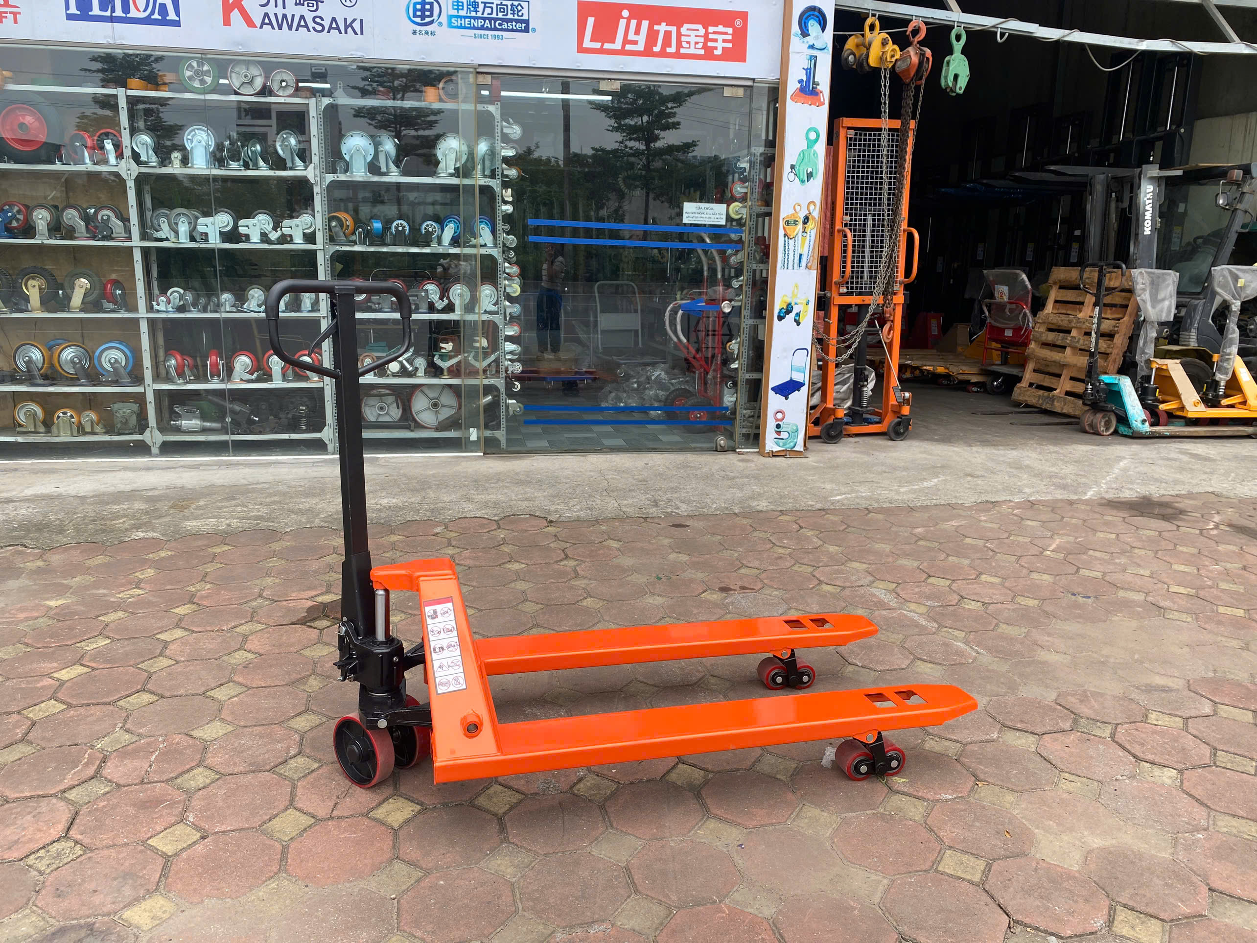 Xe nâng tay thấp 3000kg càng hẹp 550x1150