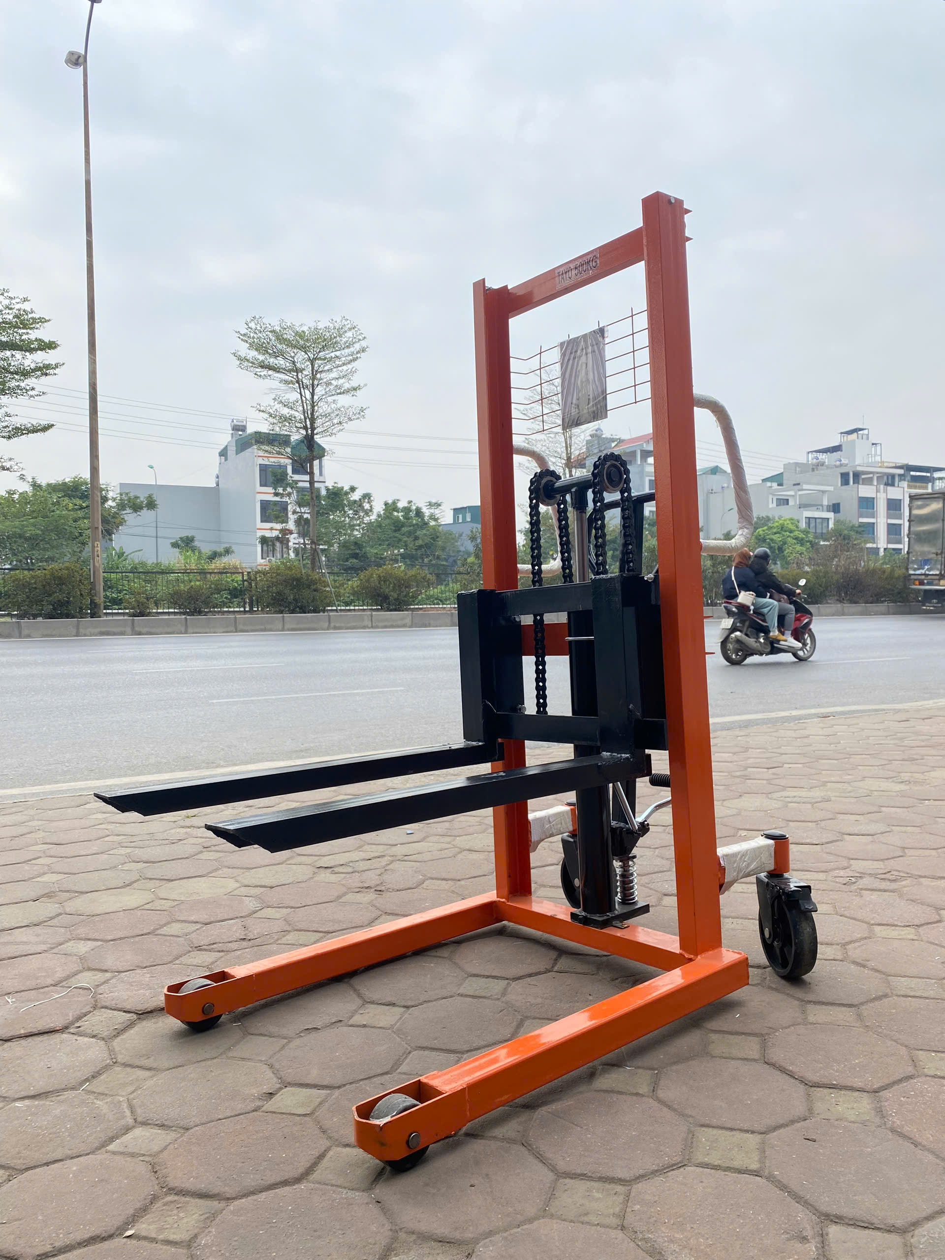 Xe nâng tay cao 500KG-1.2M (có phanh)