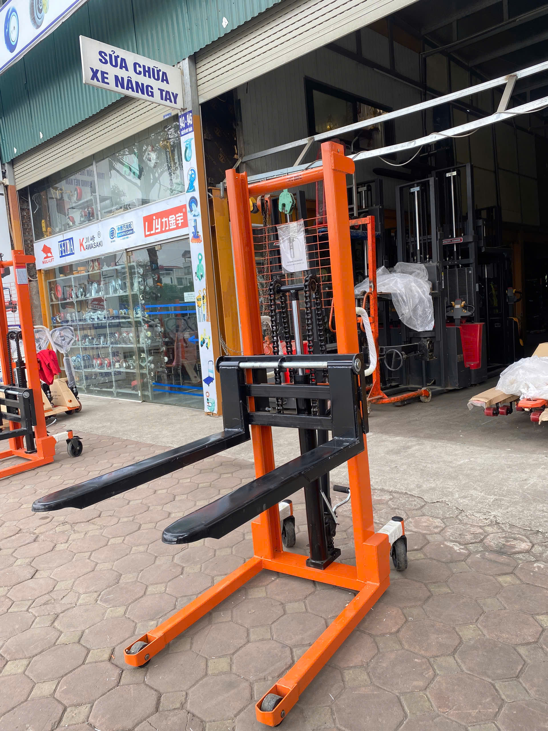 Xe nâng tay cao 2T-1.6M (có phanh) càng 1.14