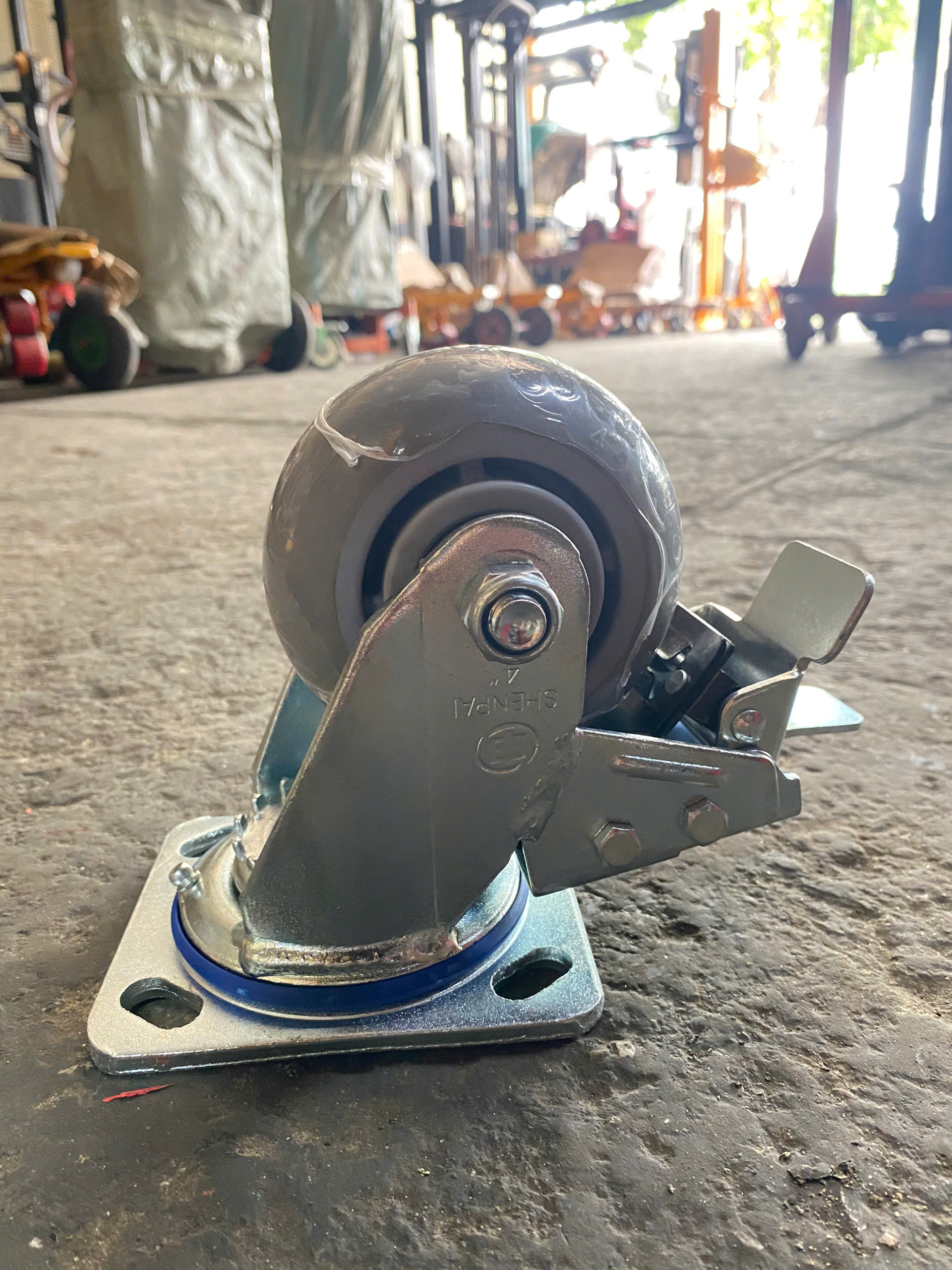 Bánh xe shenpai TPR phi 100 xoay khóa bản 50