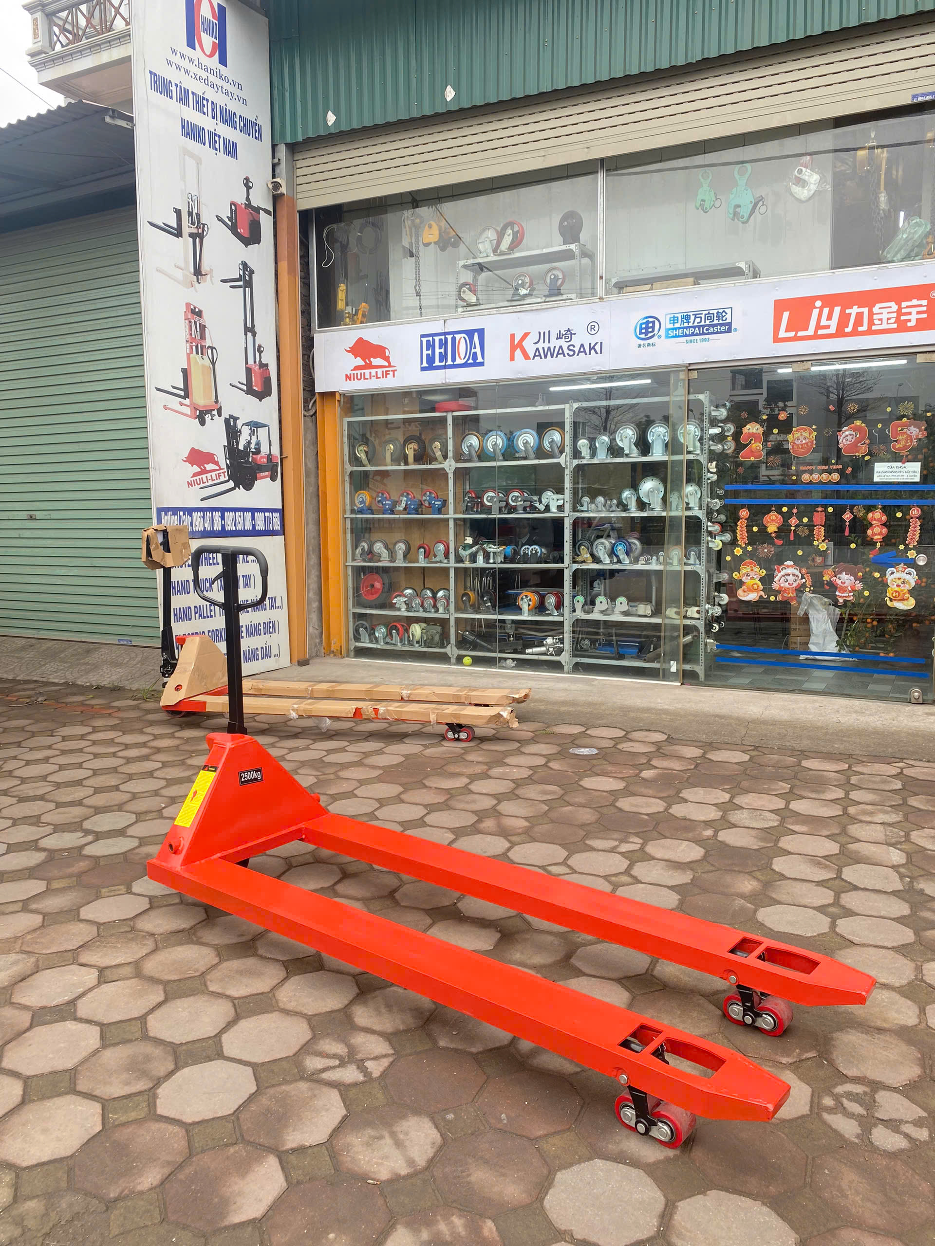 Xe nâng siêu dài 1.6M càng rộng